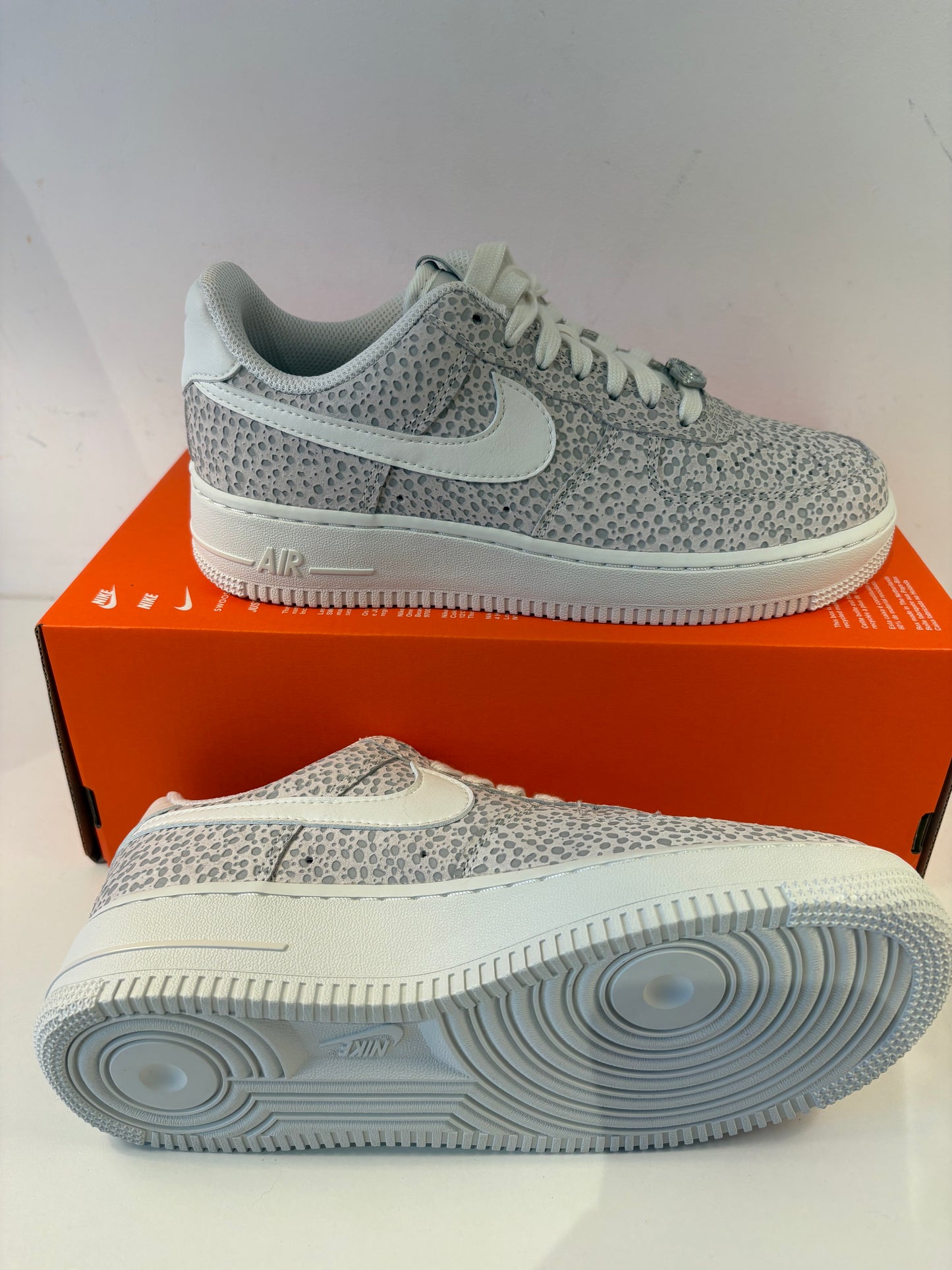 Nike Air Force 1 weiss/grau mit Schlangenmuster in Größe wählbar