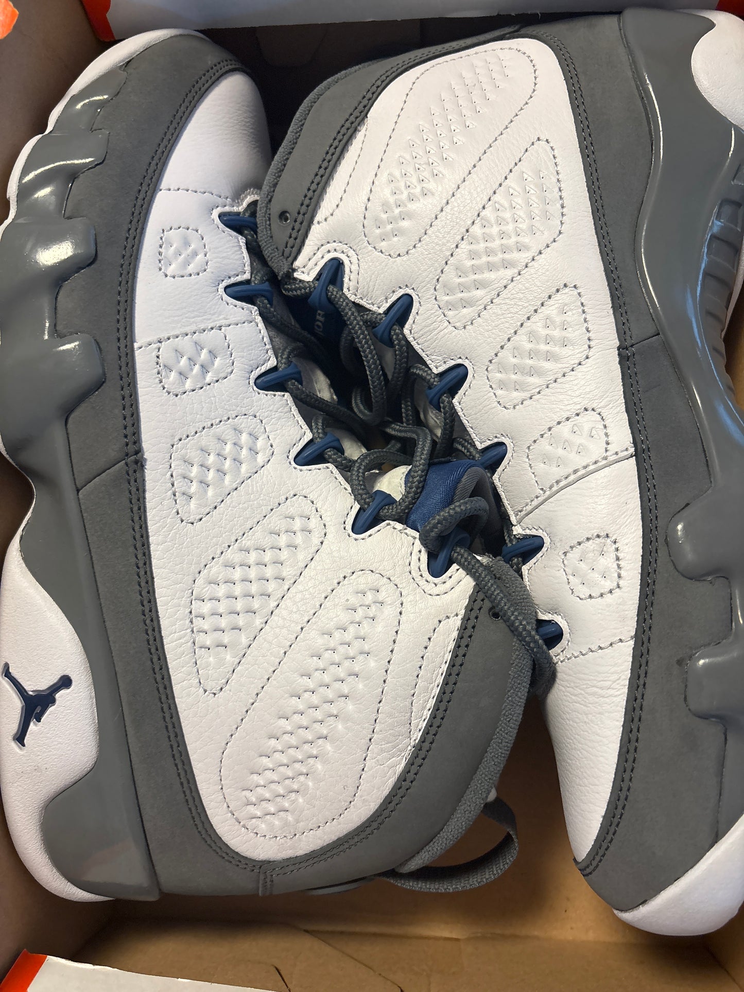 Nike Air Jordan 9 Retro in weiß/grau, Gr. 44