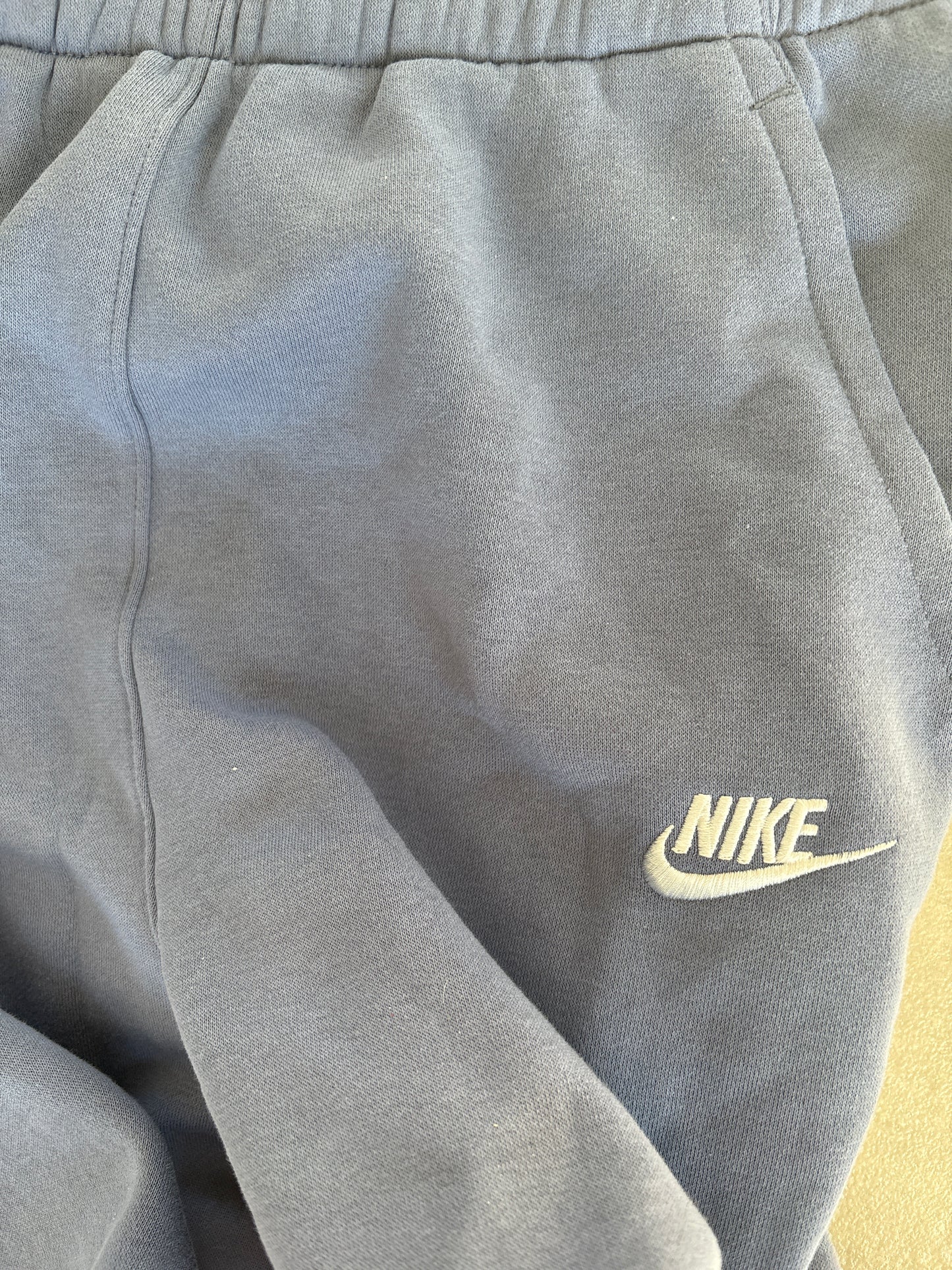 Nike Kinder Jogginghose in Flieder, Größe wählbar