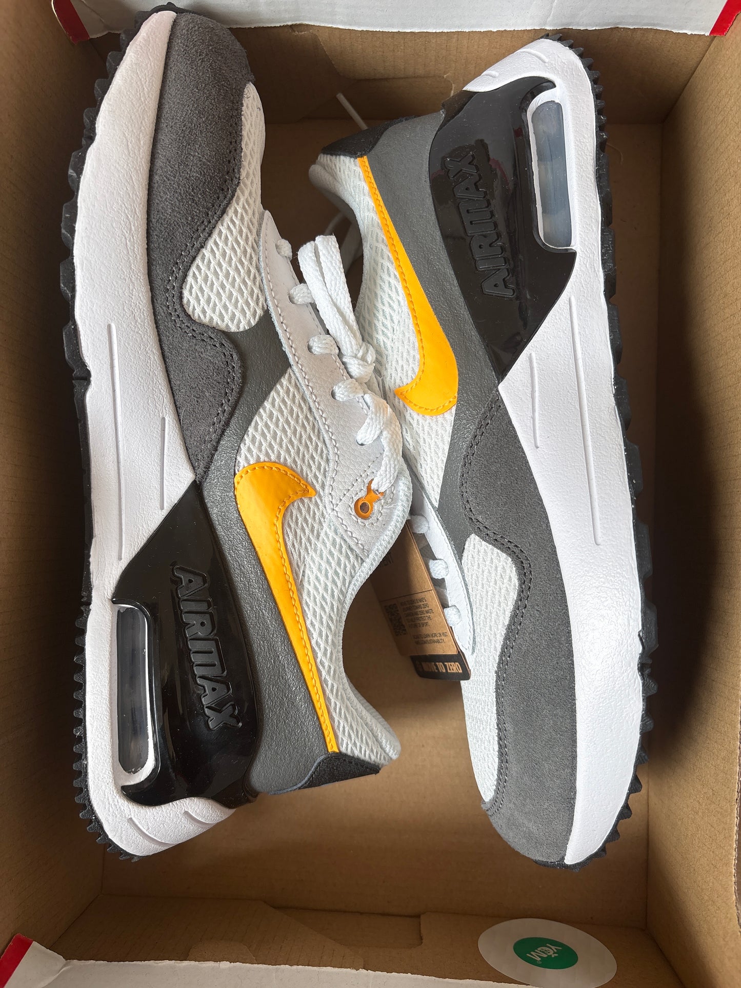 Nike AirMax Systm in schwarz/weiss/orange, Gr. 40