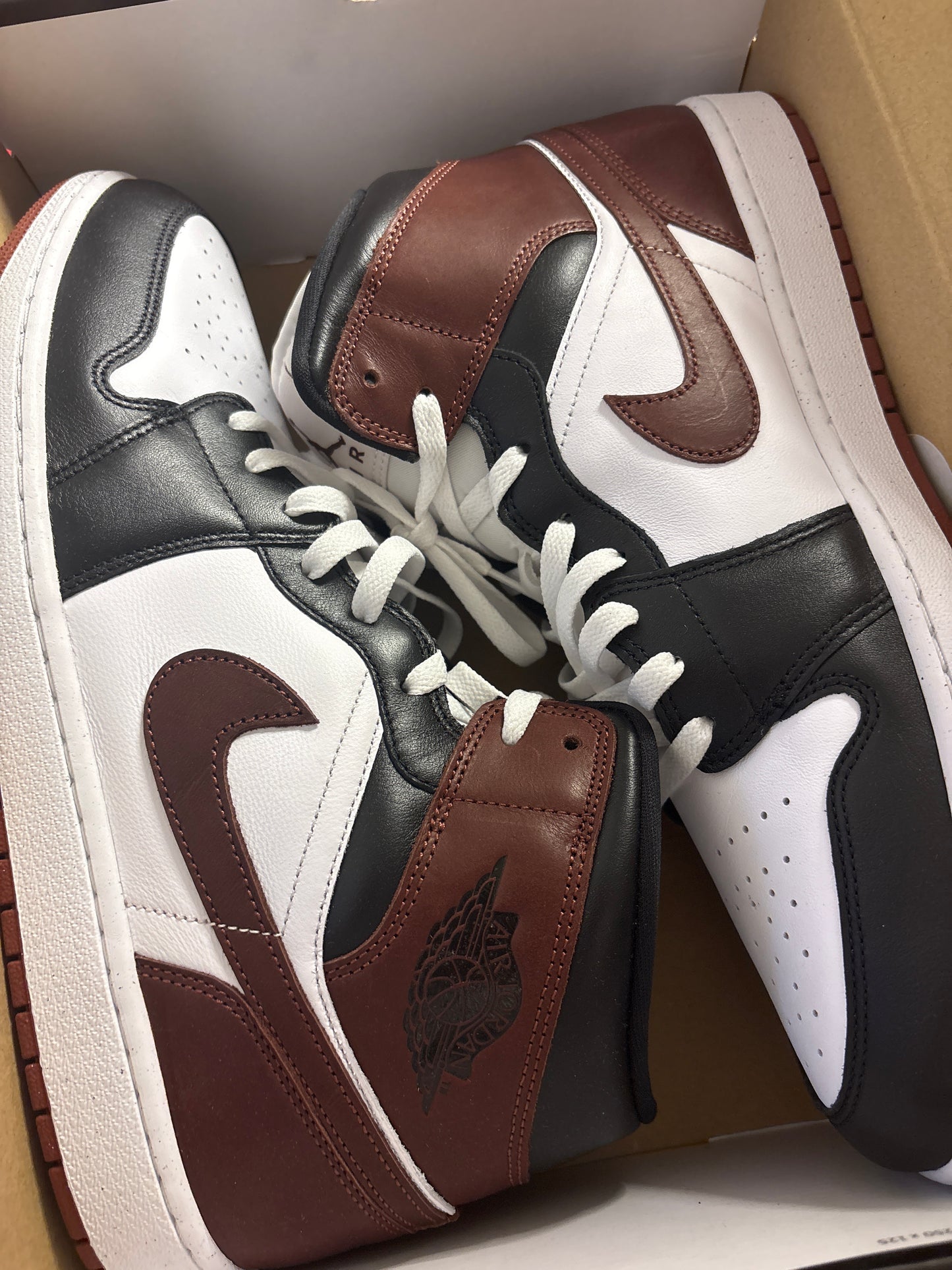 Jordan 1 Mid weiss/braun/schwarz, Größe 48,5