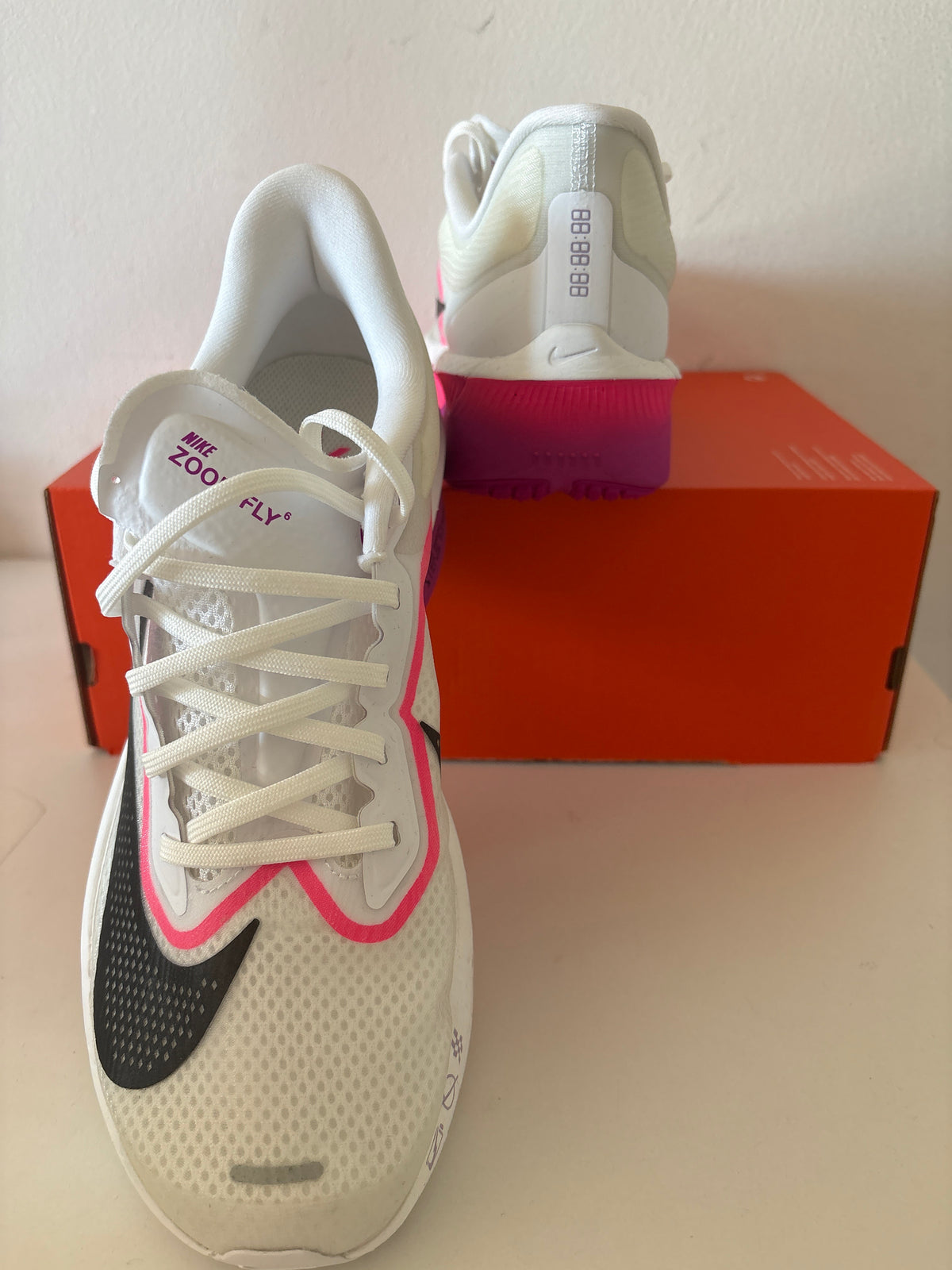 Nike Zoom Fly 6 Größe 41, weiss/lila/schwarz