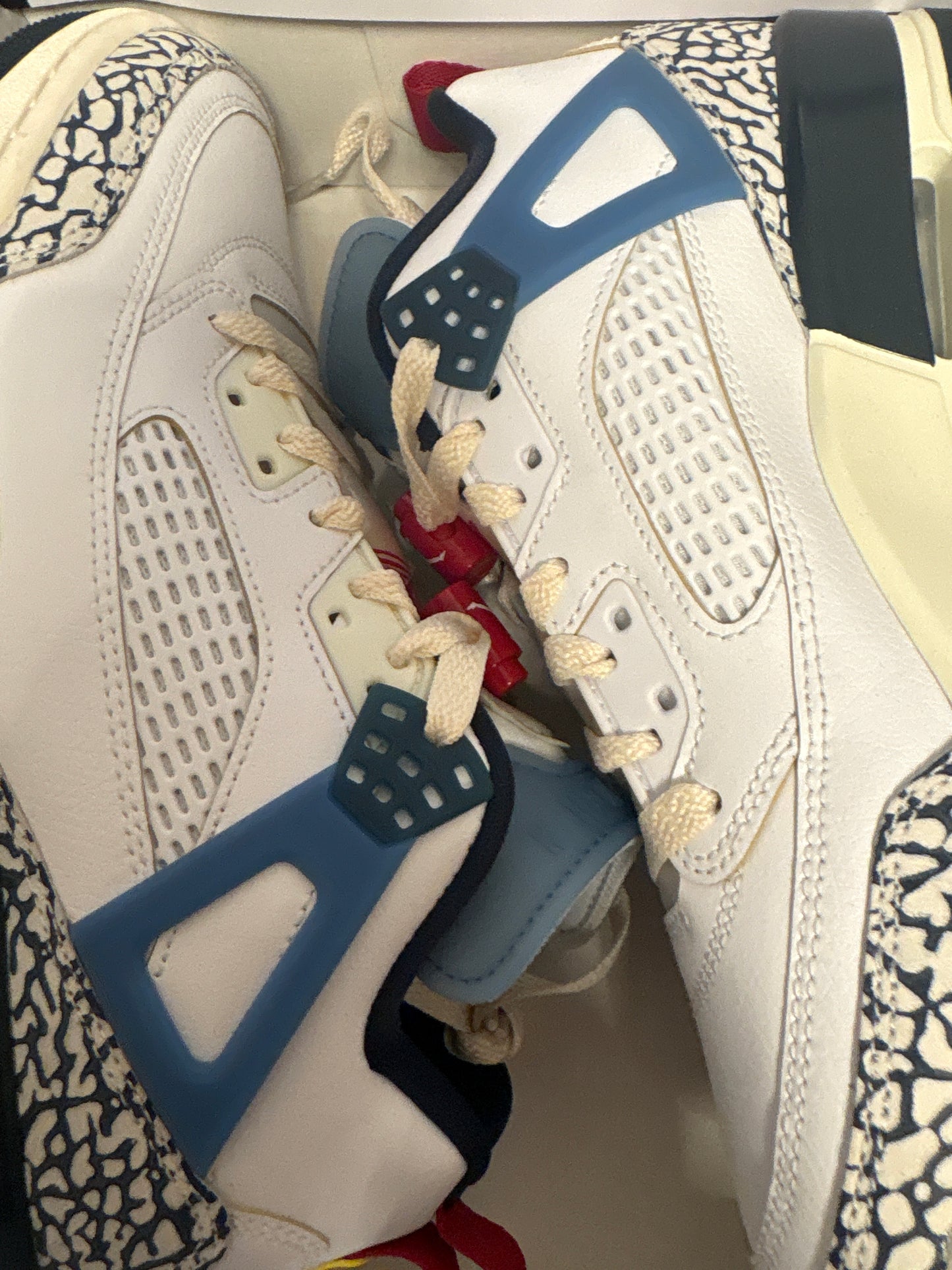 Nike Jordan Spizike Low, in weiss/blau/grau/Muster, Größe 42,5
