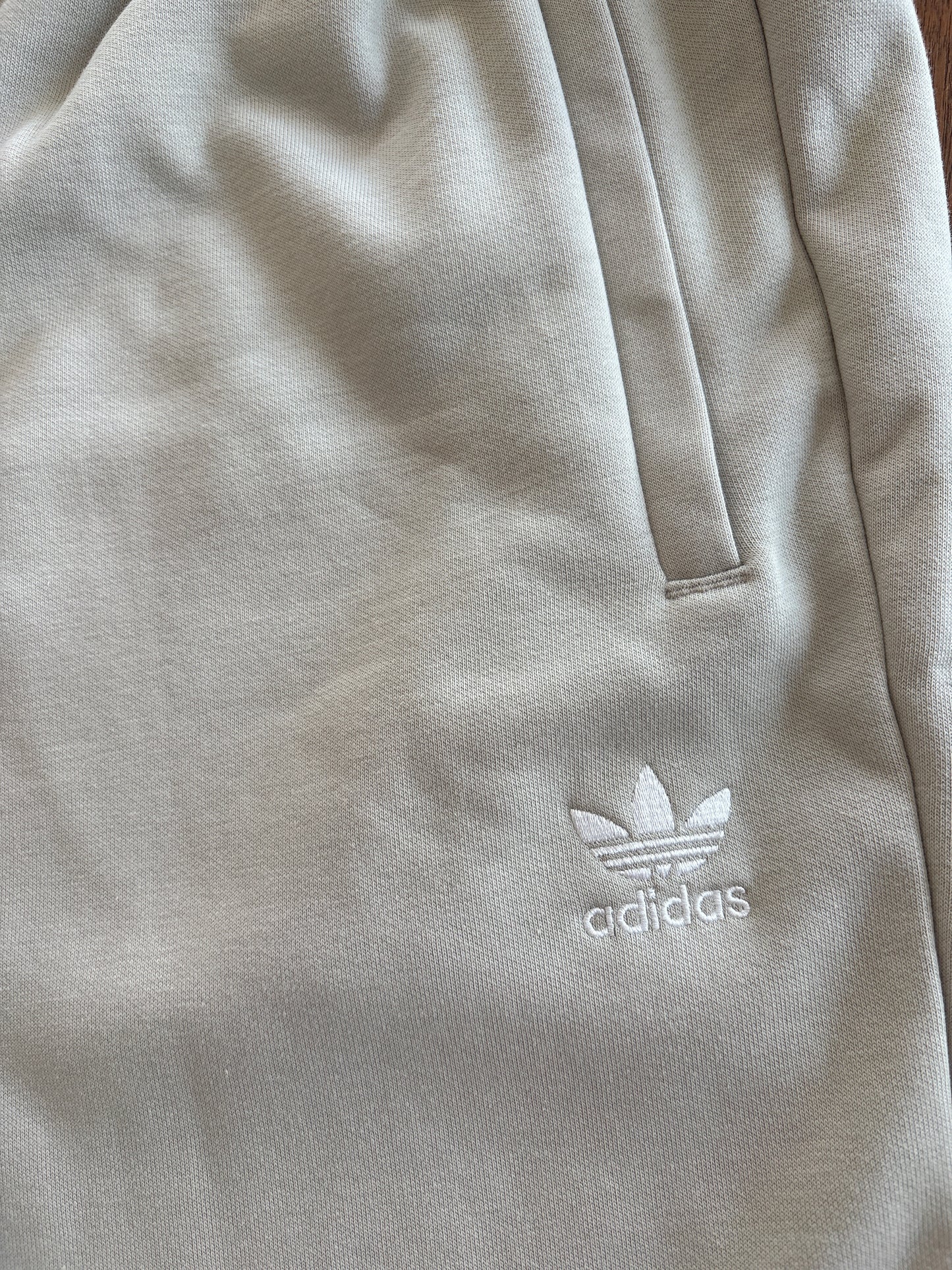 Adidas kurze Hose, Grauton, Größe wählbar