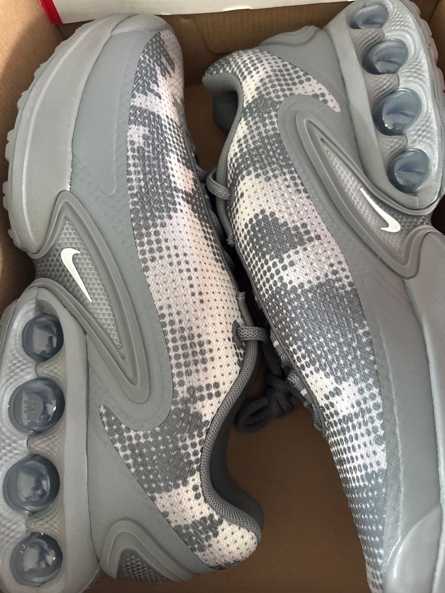 Nike Air Max DN in grau/Muster, Gr. 44,5