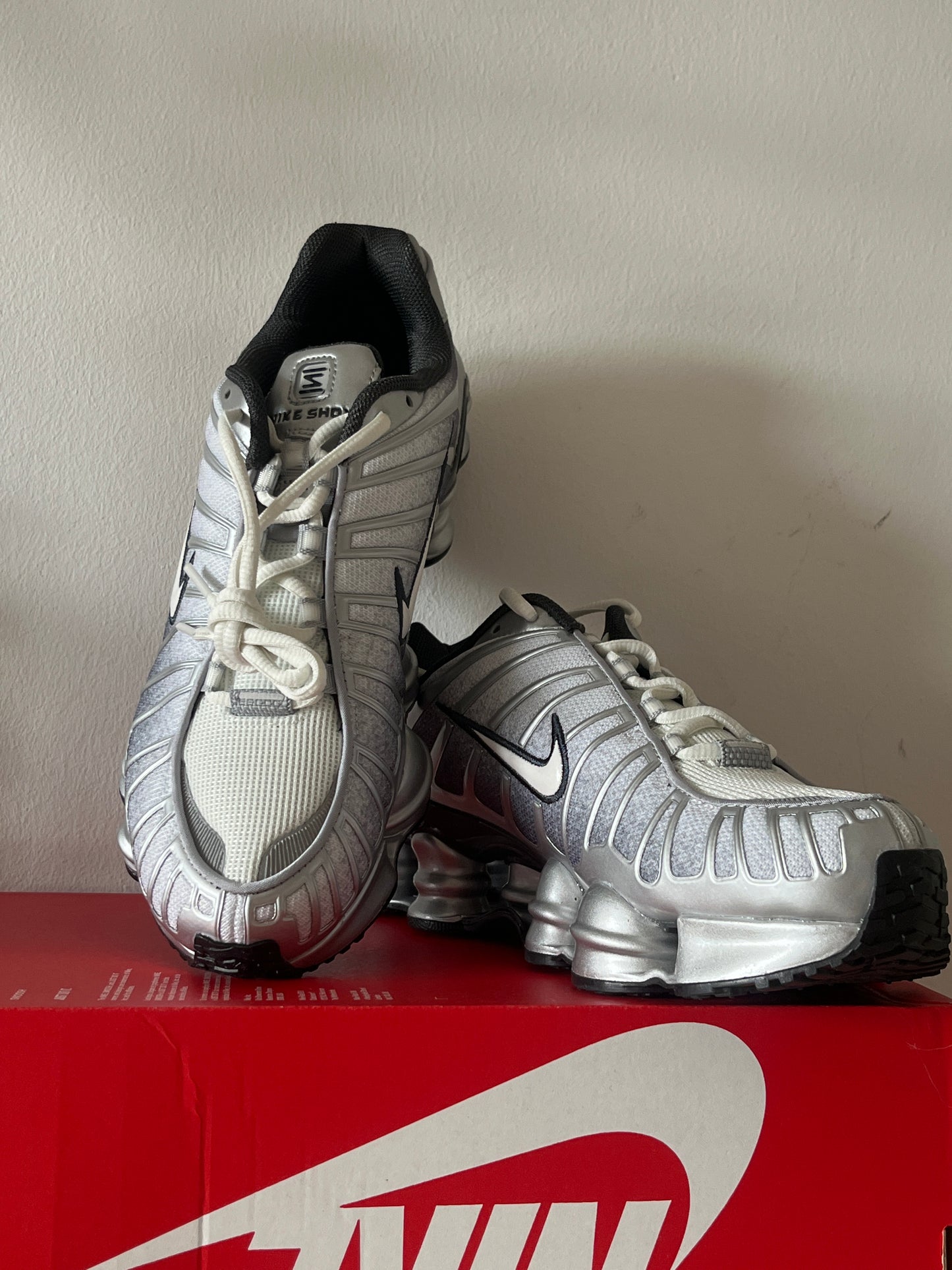 Nike Shox TL in grau/schwarz/weiß/silber, Größe 42,5