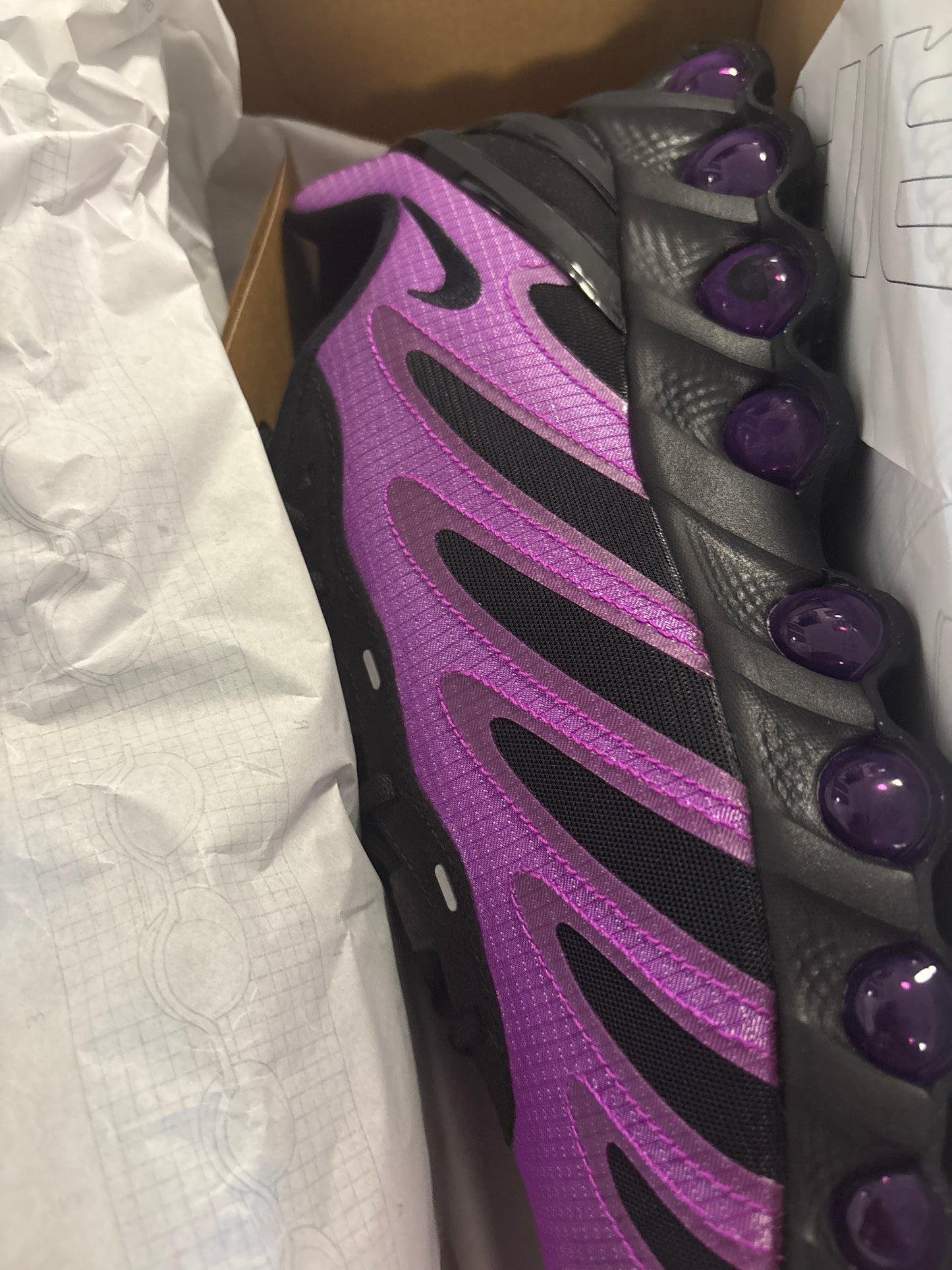 Nike Air Max DN8 in schwarz/lila, Gr. Wählbar