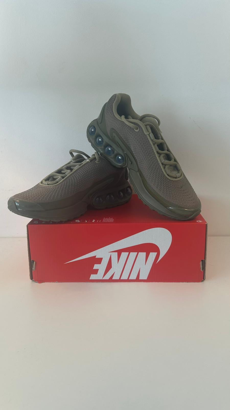 Nike Air Max DN in olivegrün, Gr. 38