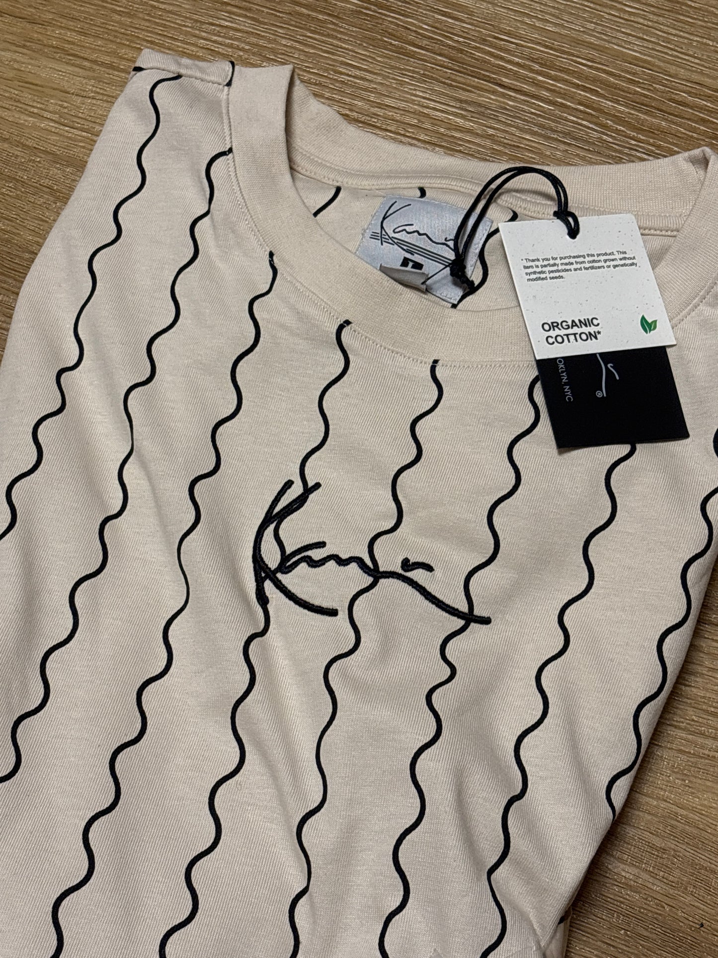 Karl Kani Tshirt in creme mit schwarzen Streifen, Größe L