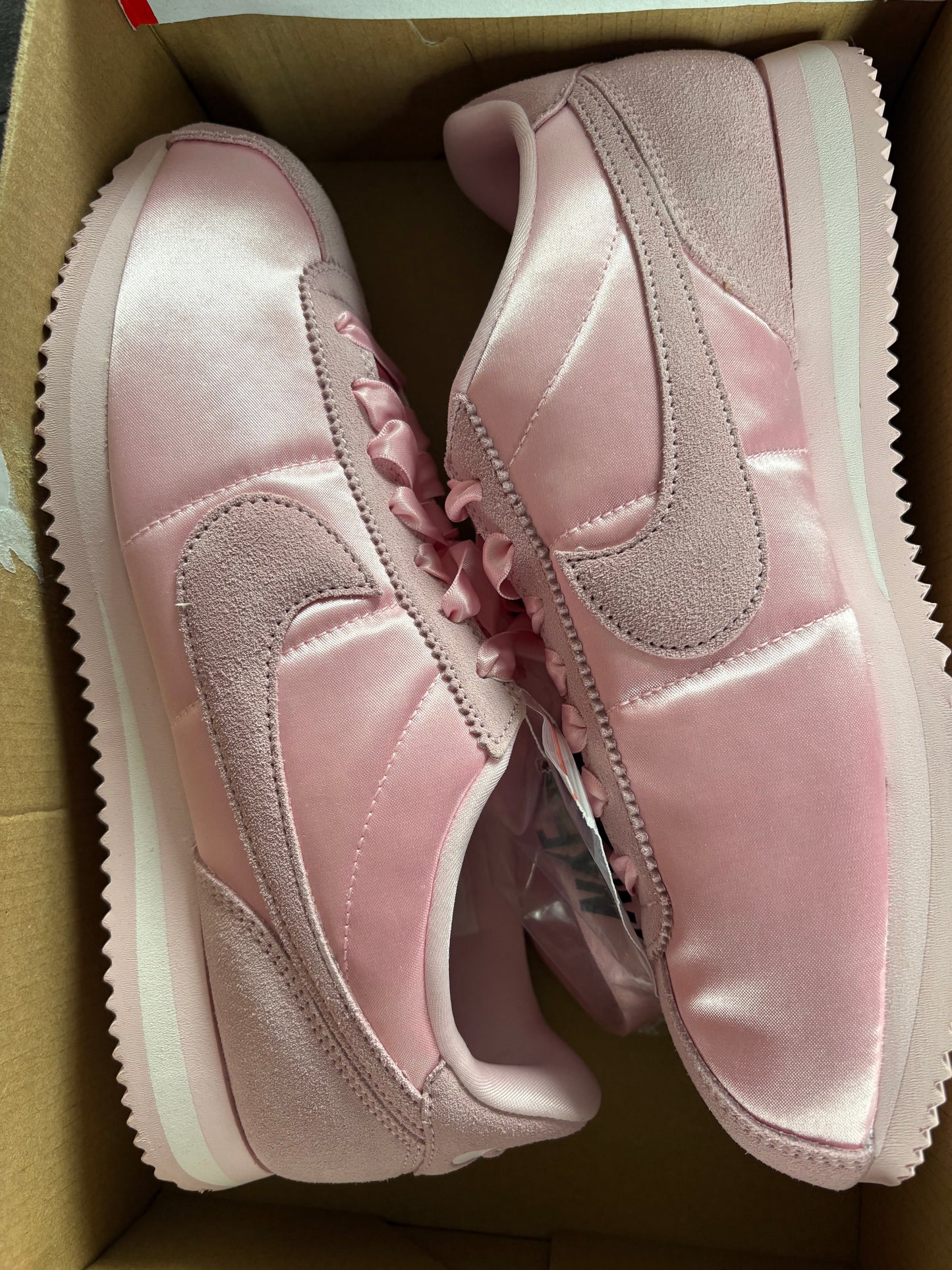 Nike Cortez in rosa, Größe 42