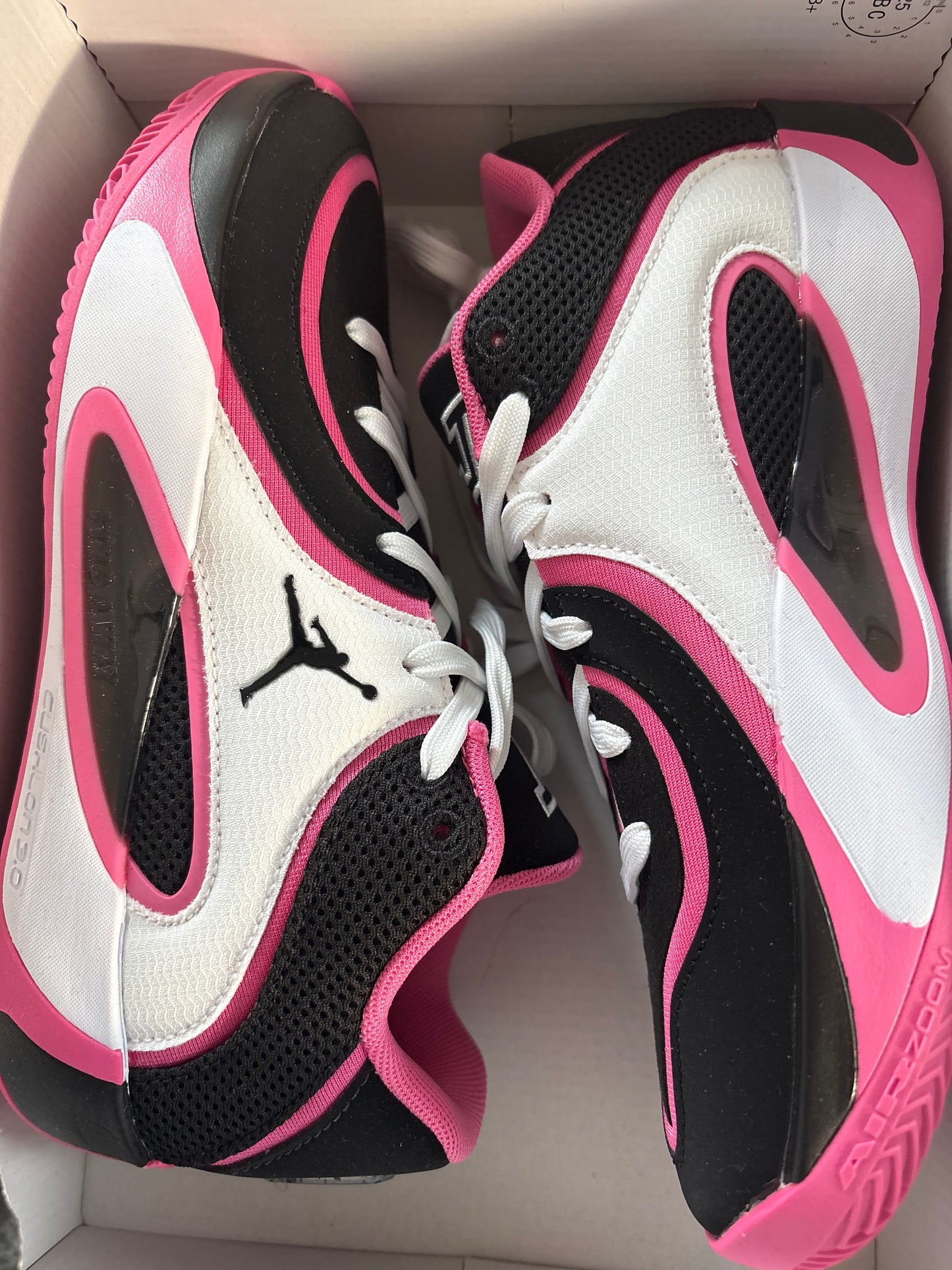 Nike Jordan Tatum 4, in schwarz/weiss/rosa, Gr. Wählbar