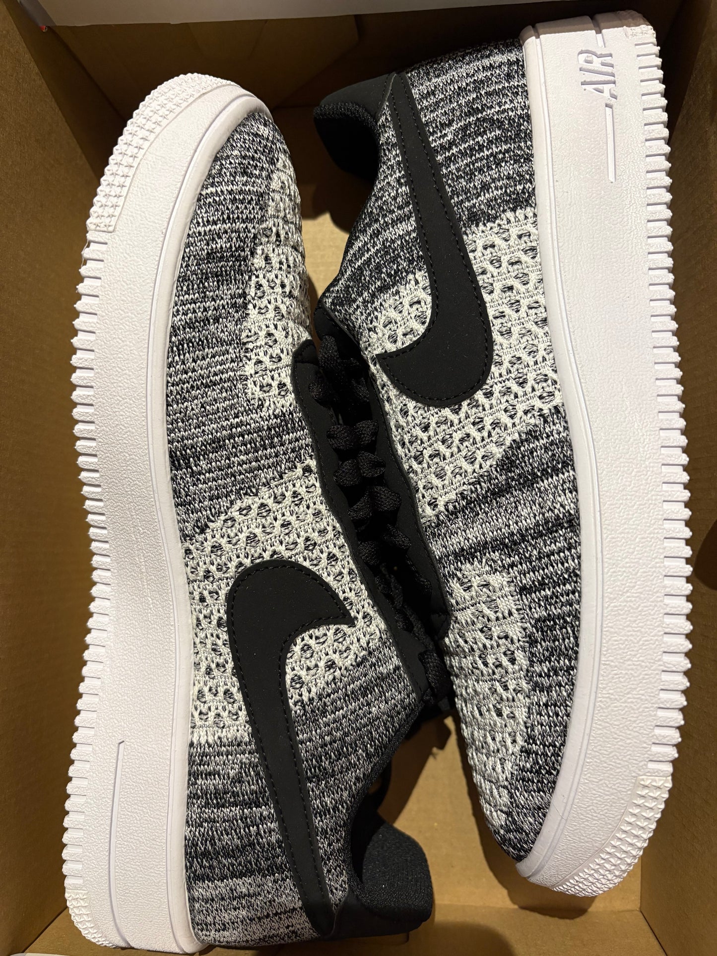 Nike Air Force 1 Flyknit 2.0 in weiss/schwarz, Größe wählbar