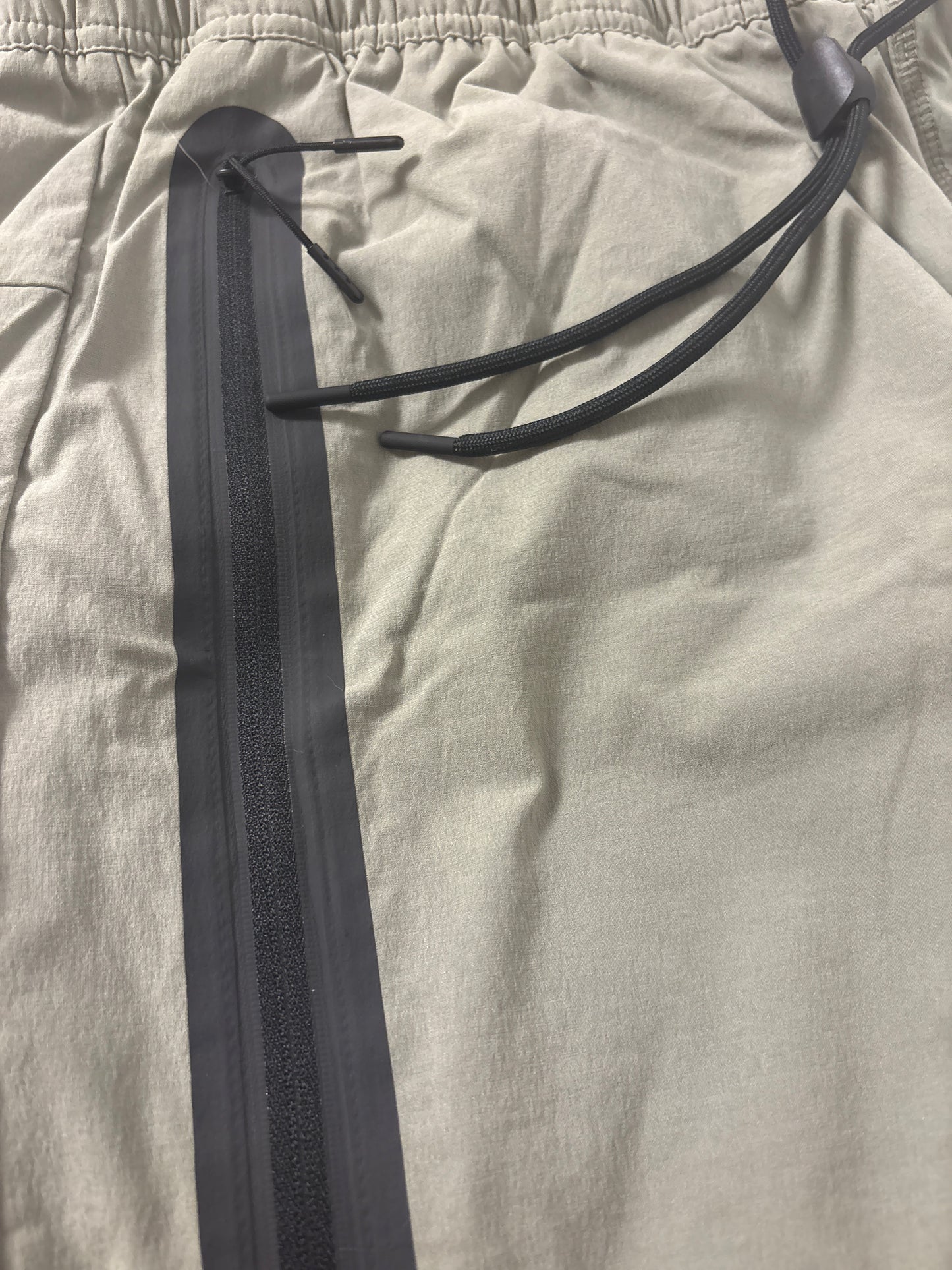 Nike Techhose kurz in grünton , Größe XL