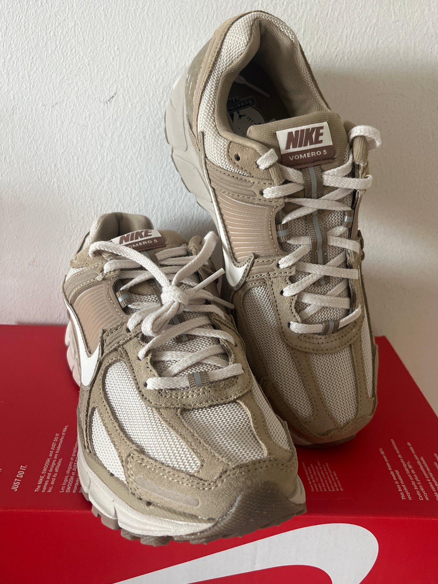 Nike Zoom Vomero 5 in verschiedenen beigetönen,Größe 38,5