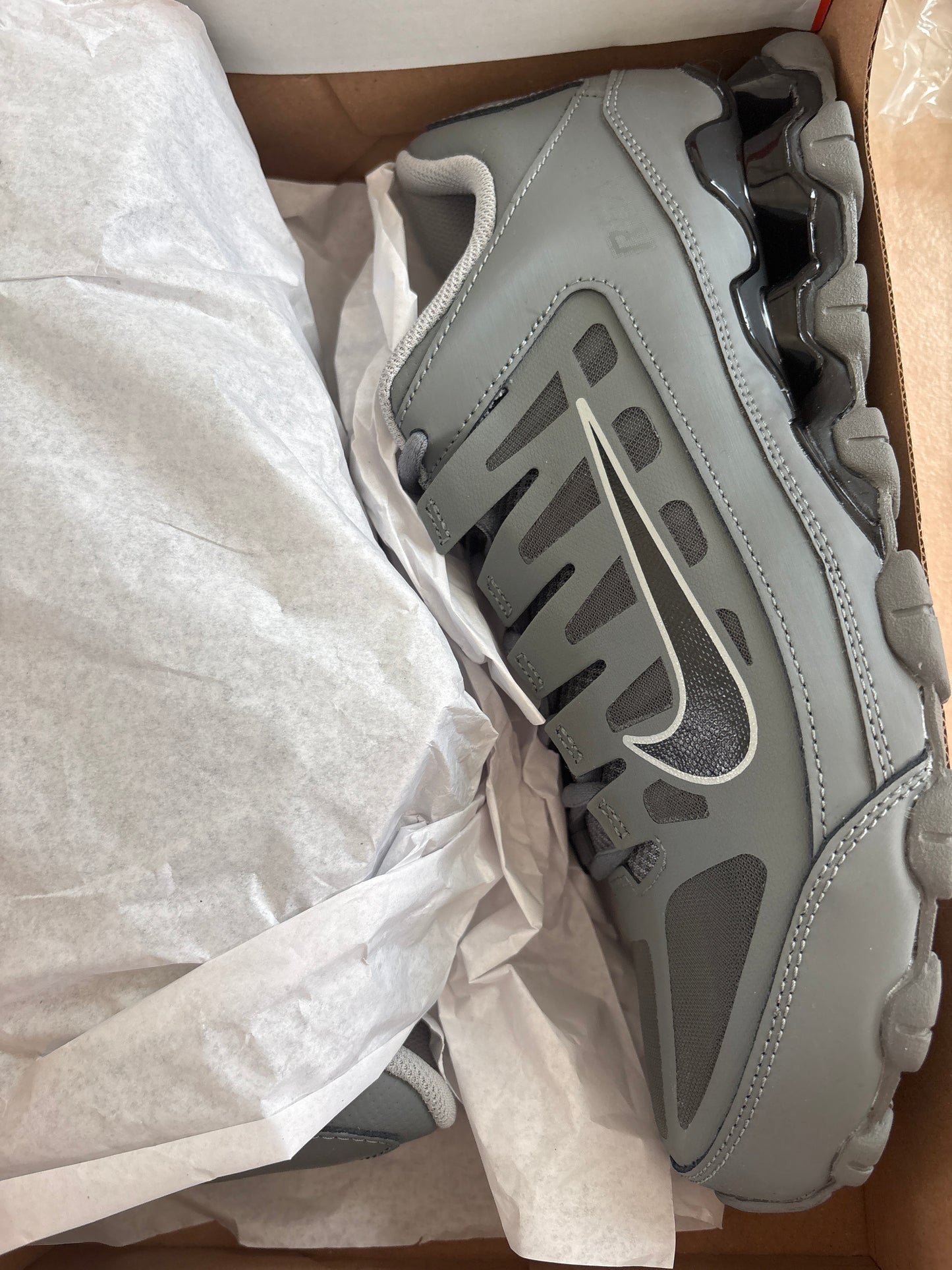 Nike Air Reax 5 TR Mesh, schwarz/grau in Größe 44