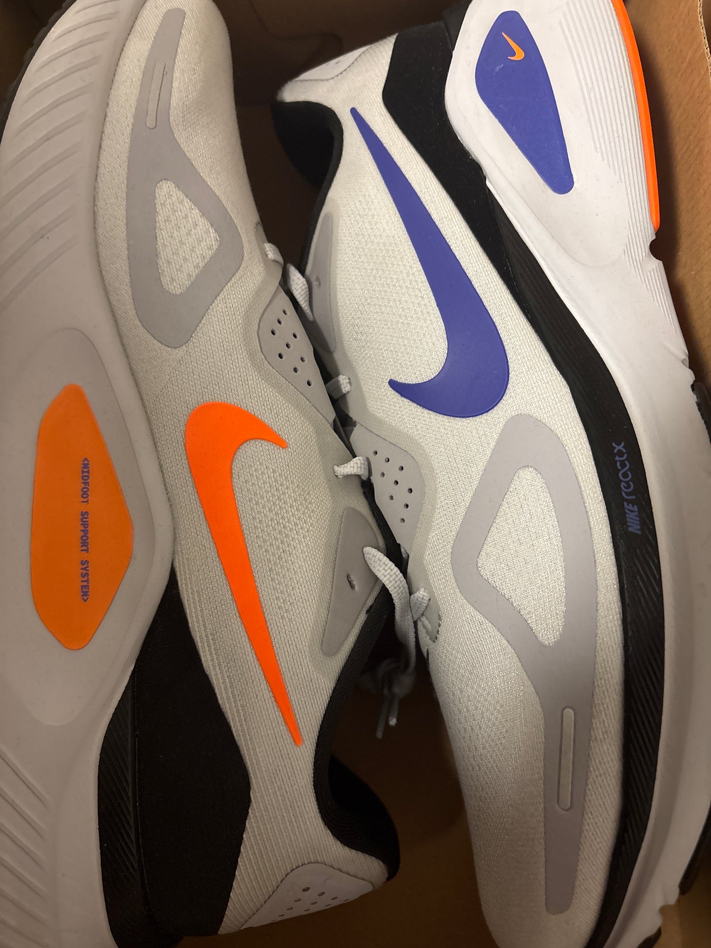 Nike Structure 26, orange/grau/blau in Größe 40