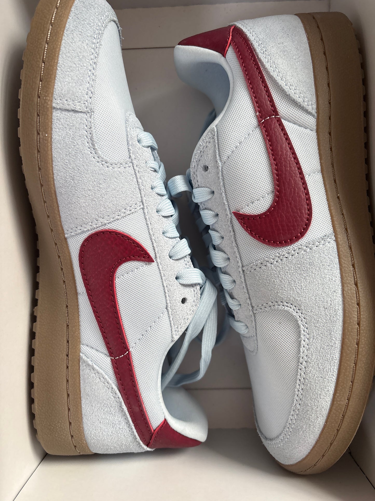 Nike General Field, hellblau/rot in Größe wählbar