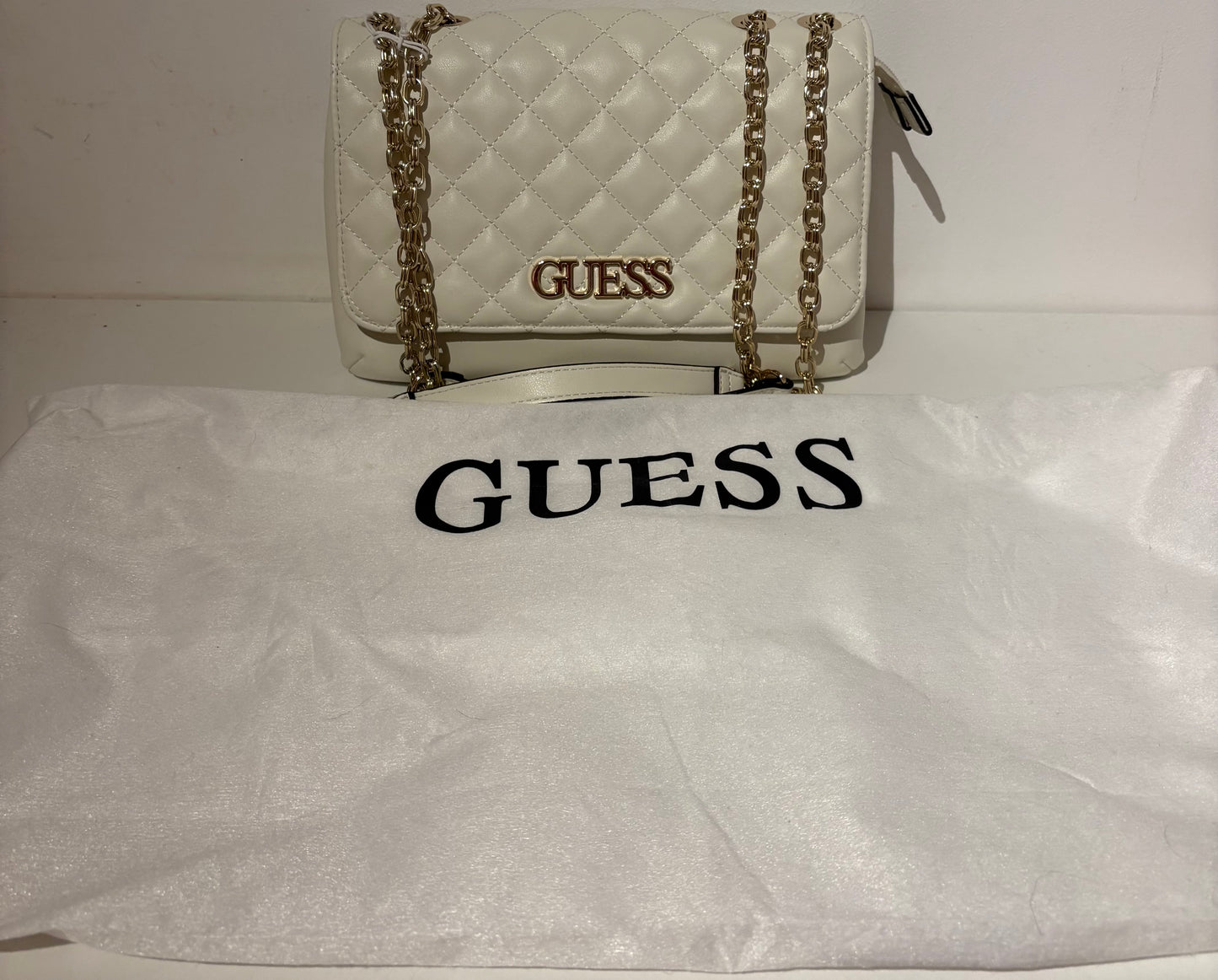 Guess Umhängetasche Alazne in creme/weiss