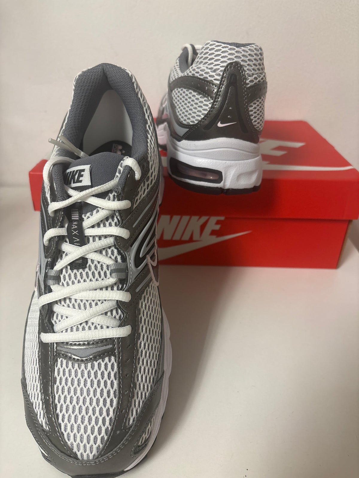 Nike Air Max Moto in weiss/grau/silber/rosa, Größe wählbar