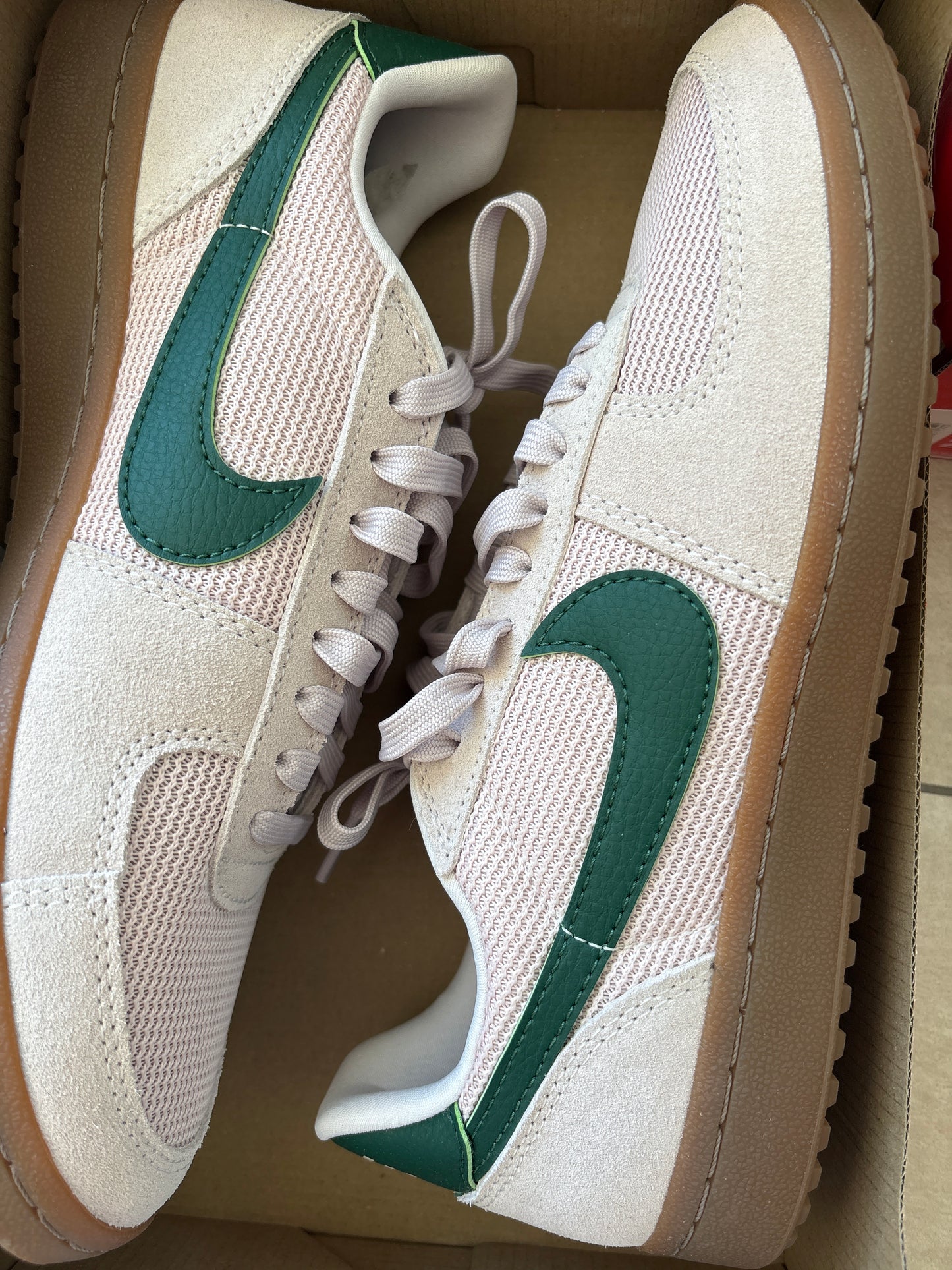 Nike General Field, hellrosa/grün Größe 43