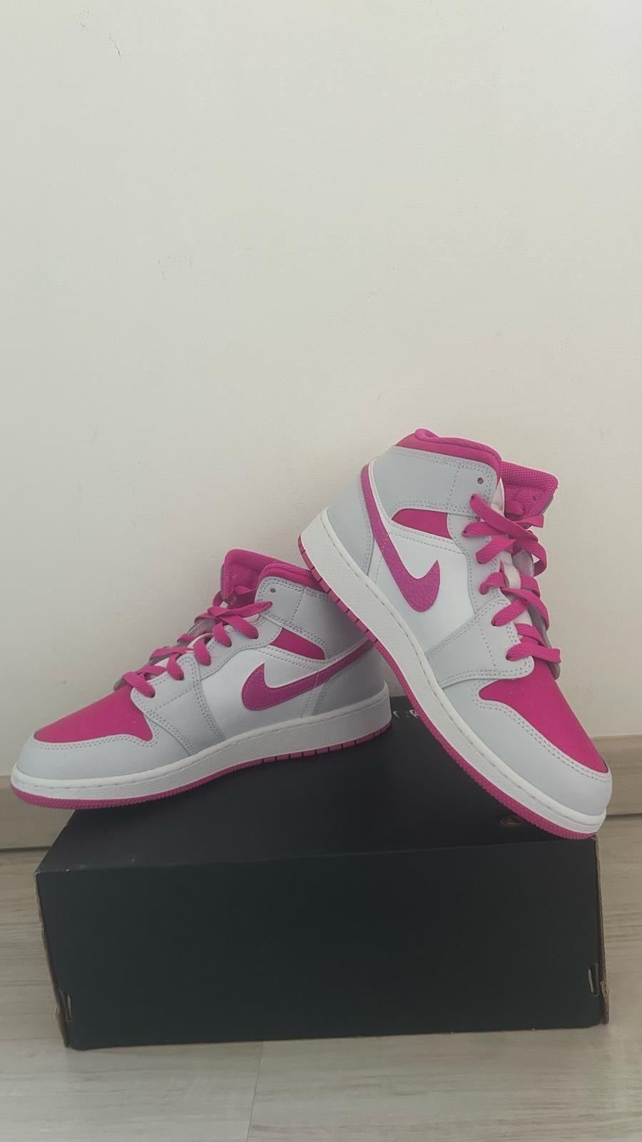 Nike Air Jordan 1 MID Größe wählbar in weiss/pink