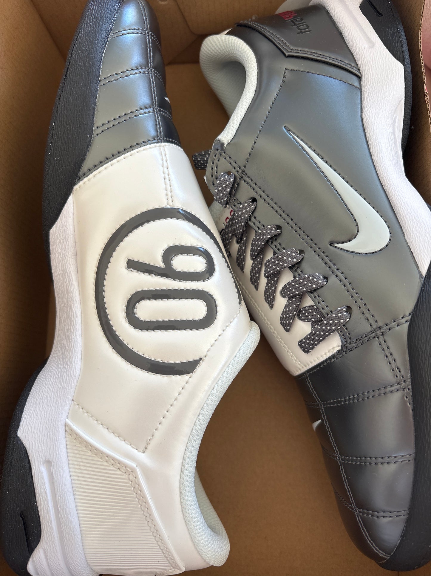 Nike T90 , Größe 42 in weiss/grau