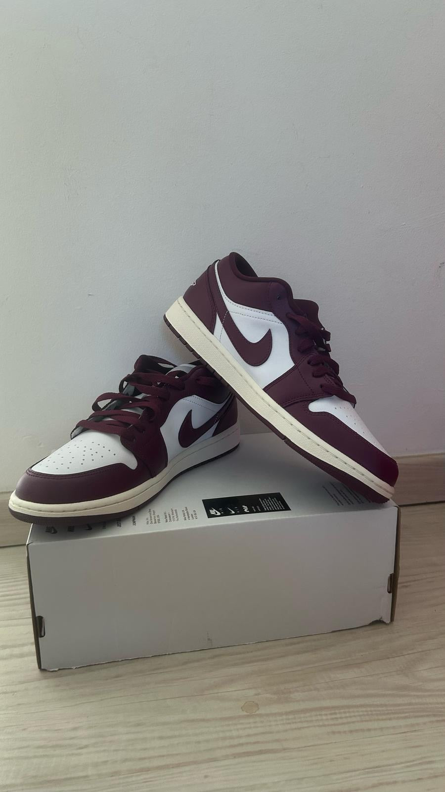 Nike Air Jordan 1 Low weiss/brombeere, Größe wählbar