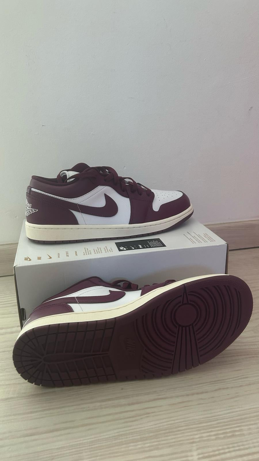 Nike Air Jordan 1 Low weiss/brombeere, Größe wählbar