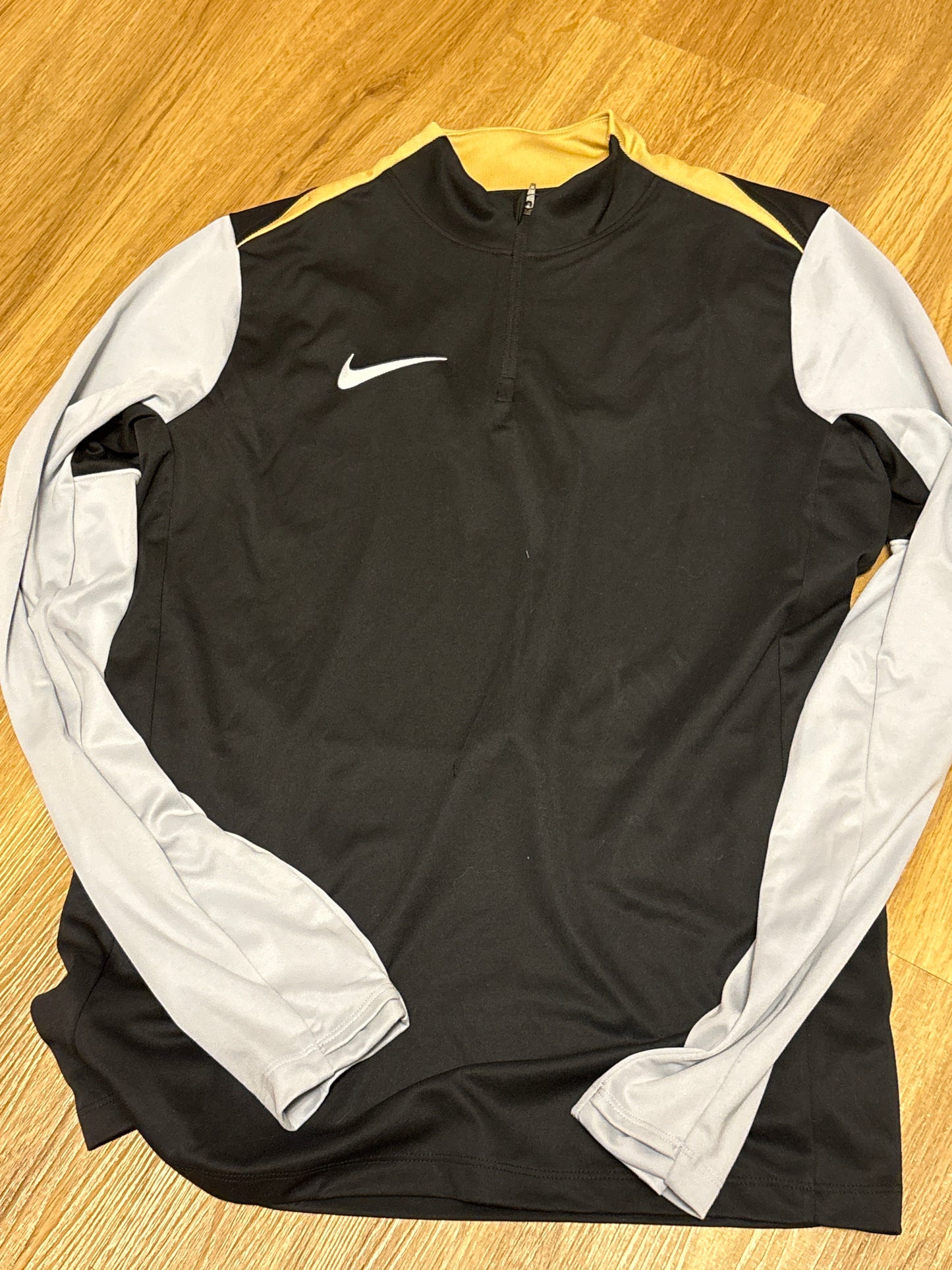Nike Trainingszipper in schwarz/grau/beige, Größe M