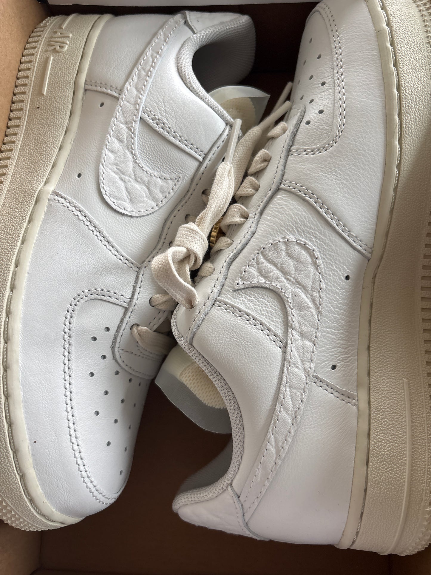 Nike Air Force 1 creme/Muster, Größe 40