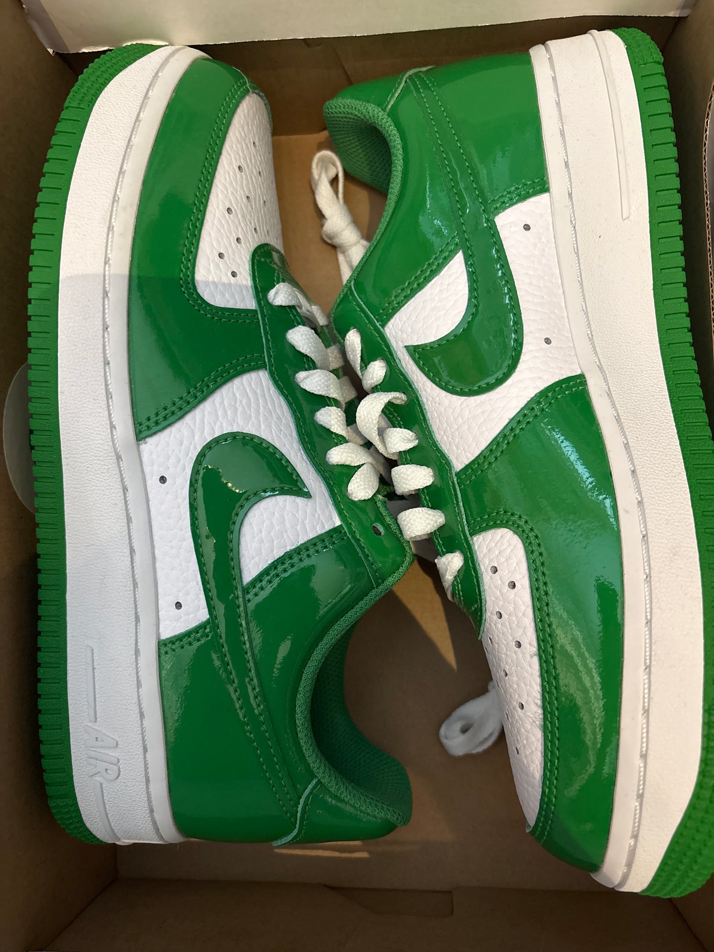 Nike Airforce 1 in grün/weiss Lack, Größe wählbar