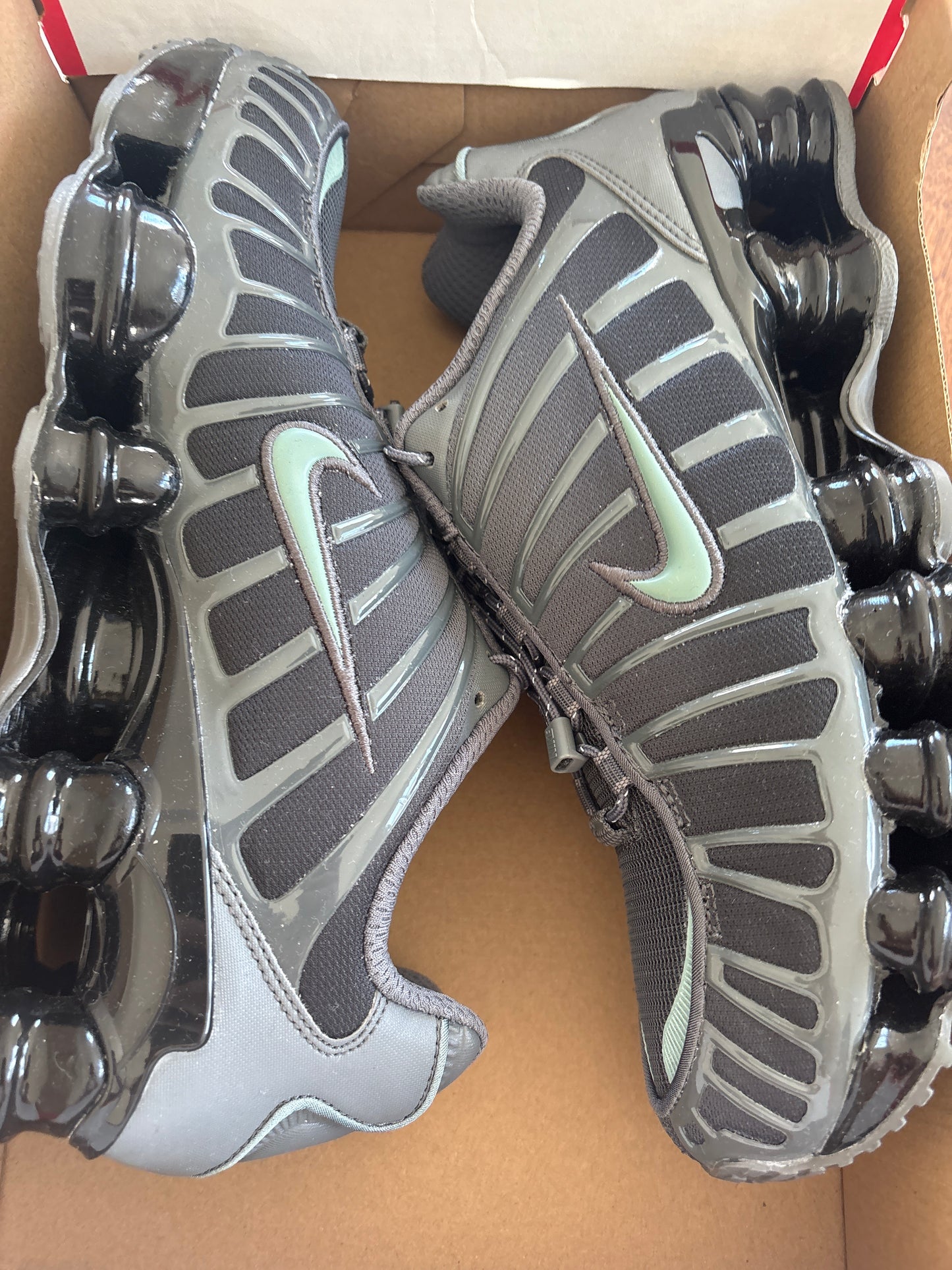 Nike Shox TL in schwarz/grau, Größe 42