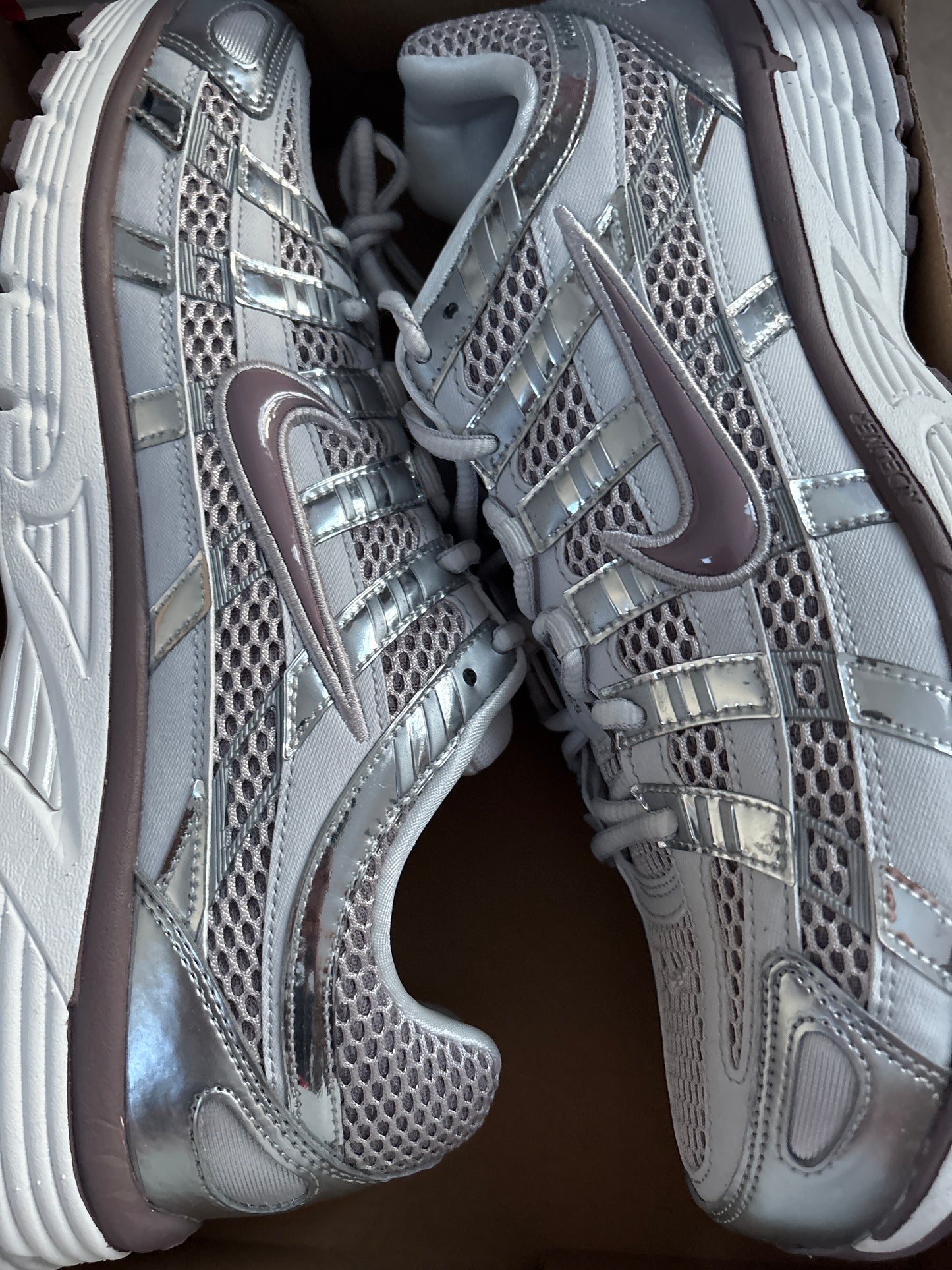 Nike P 6000 in Brombeere/weiss/grau/silber, Größe wählbar