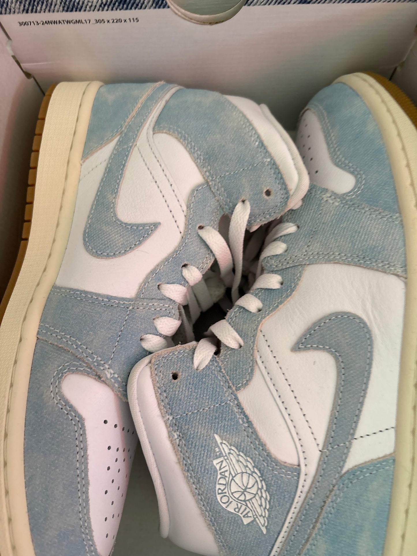 Nike Air Jordan 1 Mid in hellblau/weiss, Größe 41