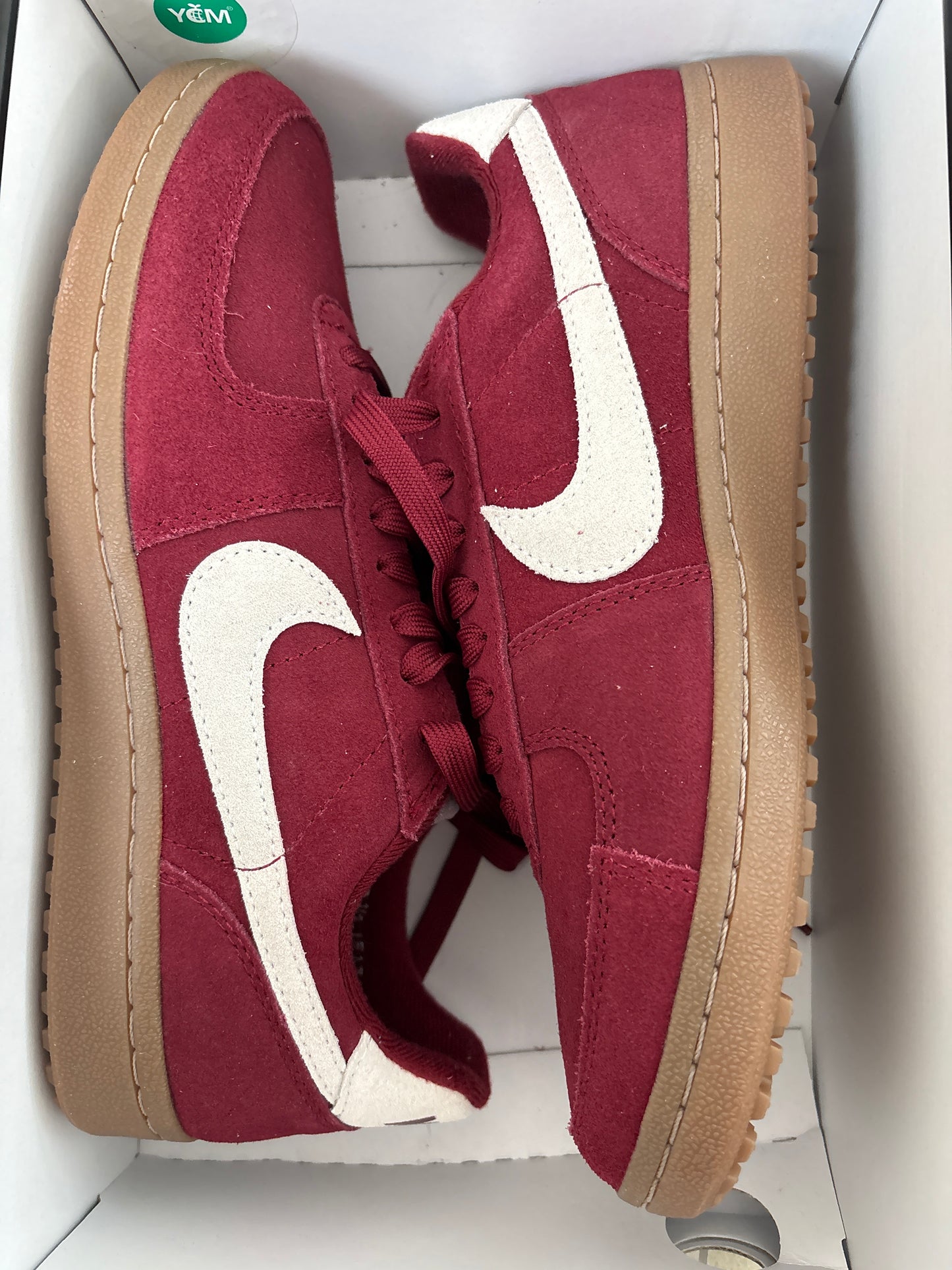 Nike General Field, rot/grau/braun in Größe 42,5