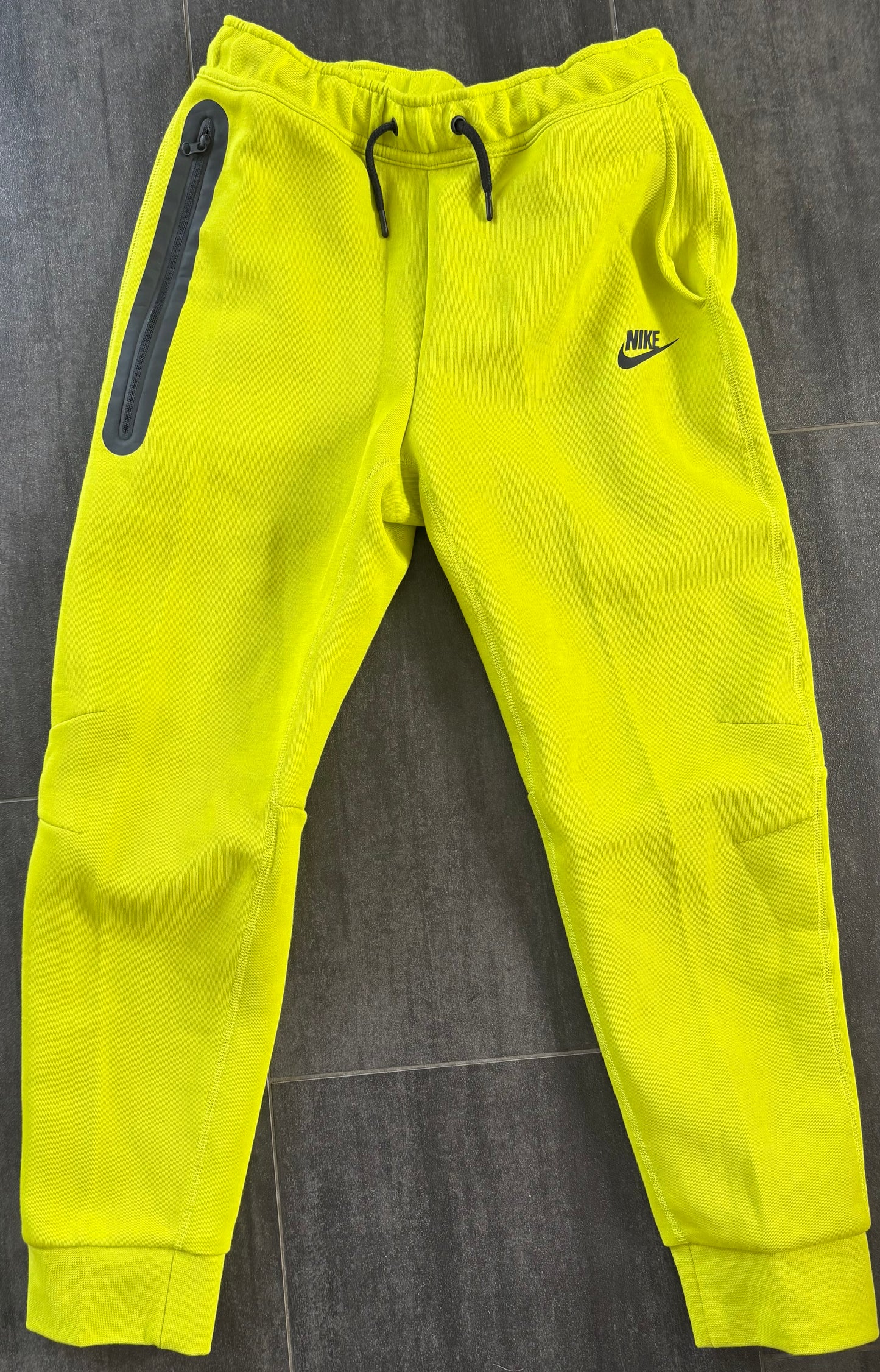 Nike Jogginghose Kinder lang, Größe L in giftgrün