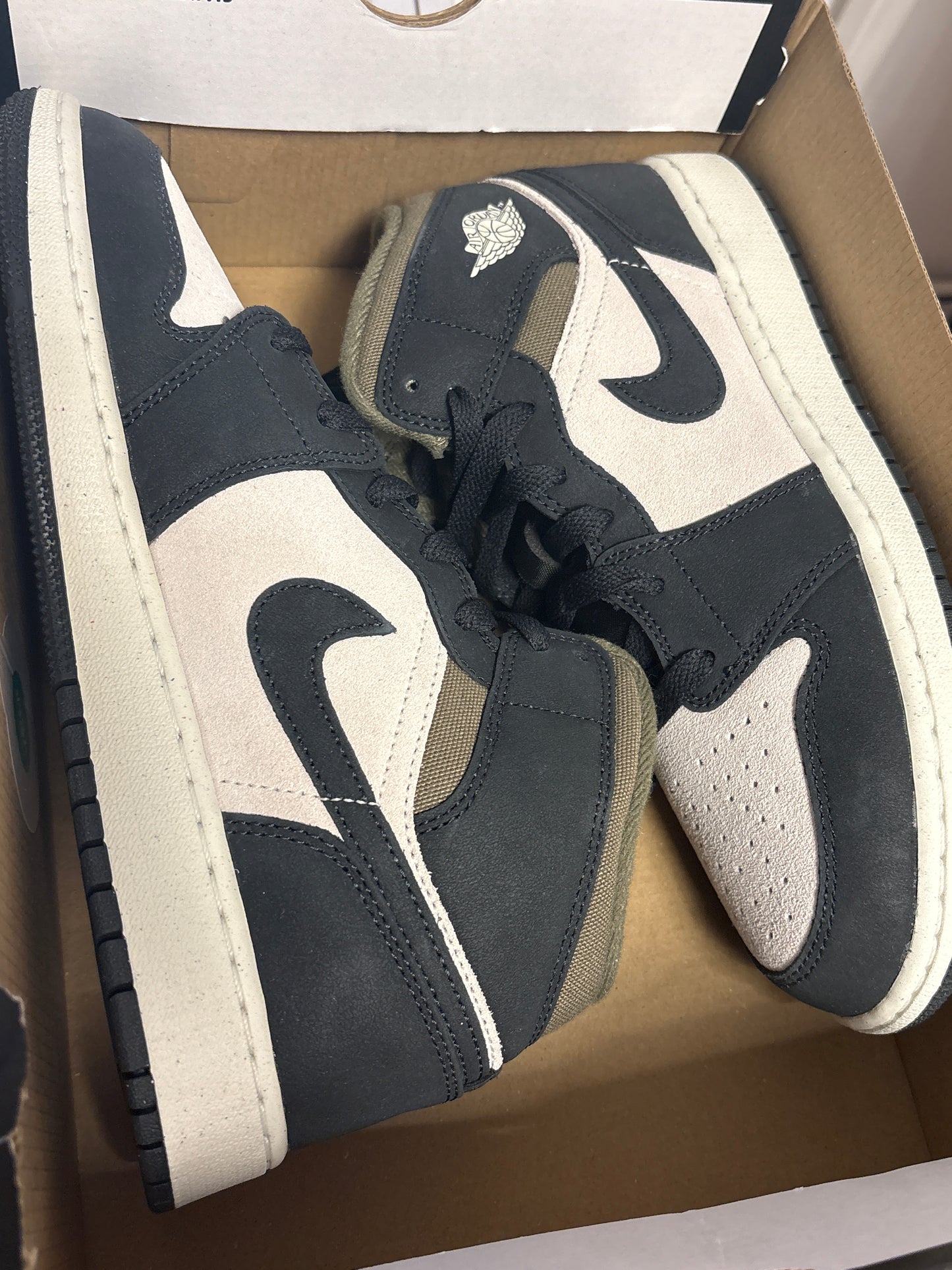 Nike Jordan 1 Mid, creme/schwarz/grün, Größe 39