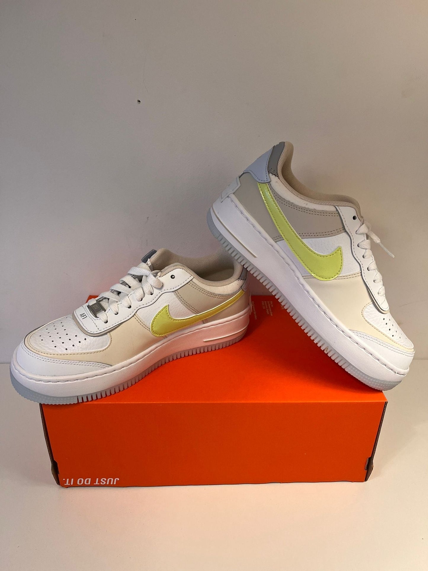 Nike Air Force 1 Shadow Gr. 37,5 weiss/grau/neongrün