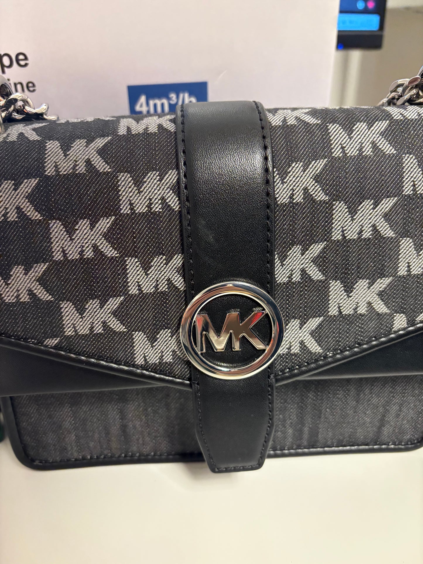 Michael Kors Umhängetasche in schwarz Muster