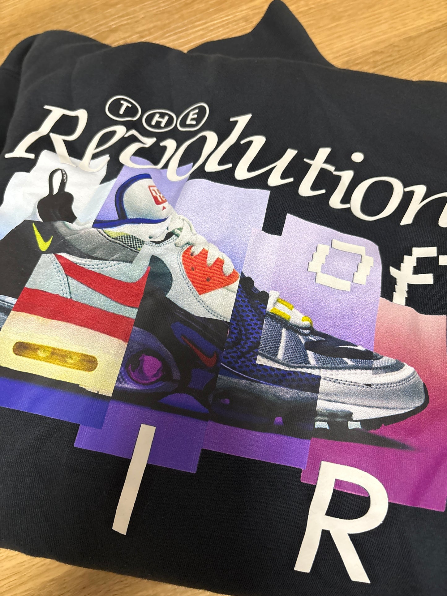 Nike Hoodie Größe M in schwarz/muster