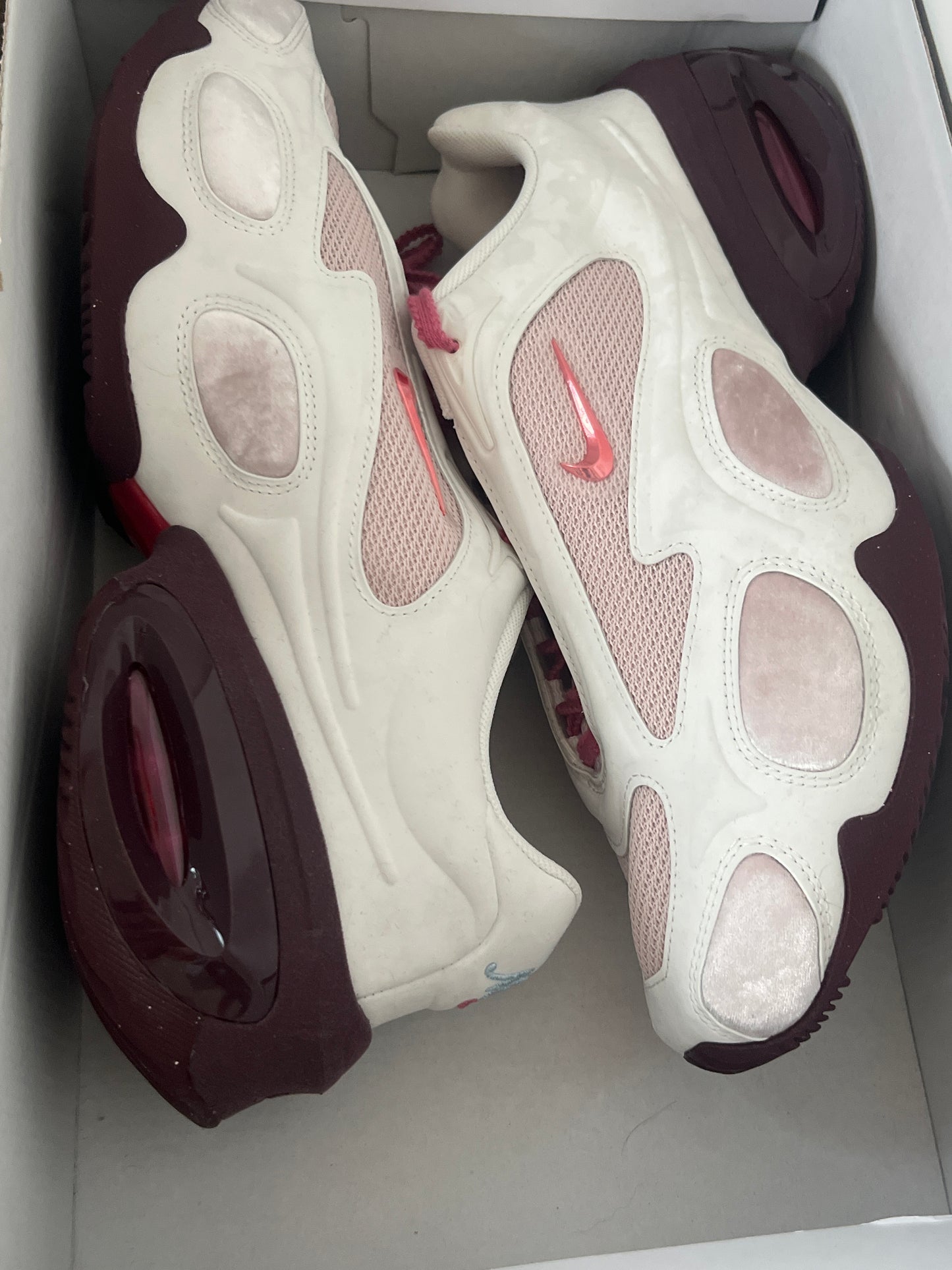 Nike Air Max Muse in weiß/rosa/brombeere, Größe 44,5