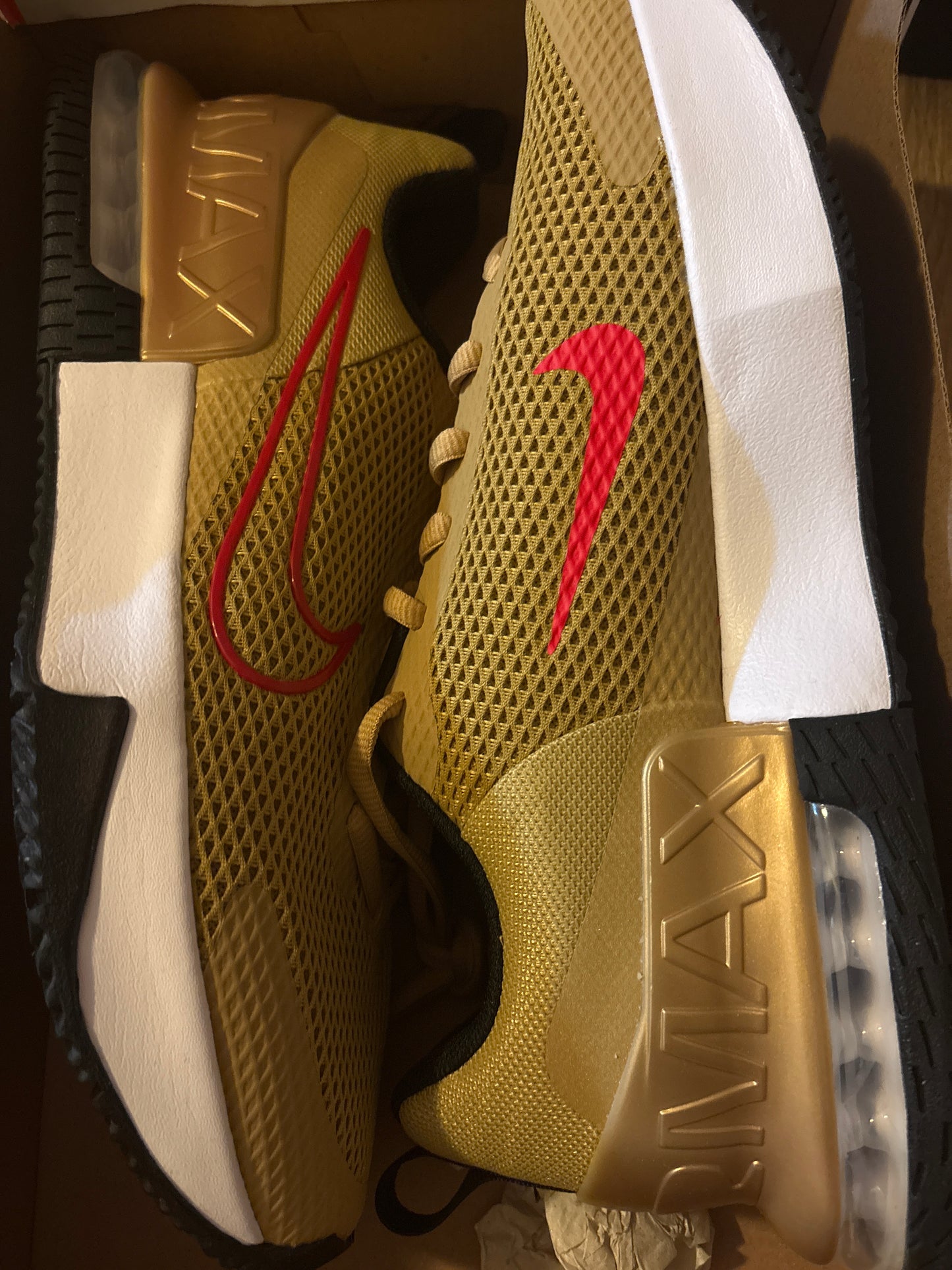 Nike Air Max Alpha Trainer 6, Gold in Größe 47,5