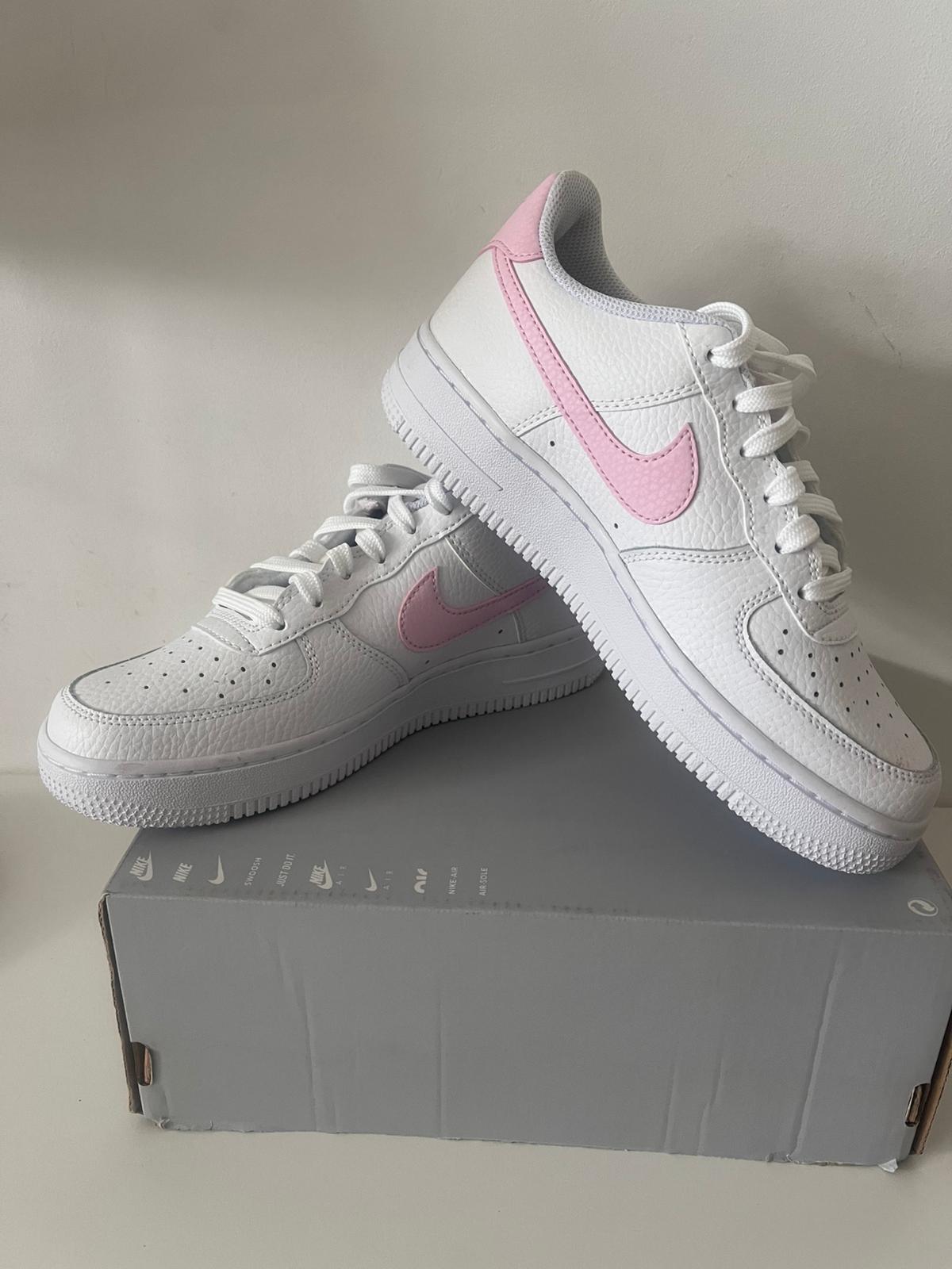Nike Air Force 1 weiss/rosa, Gr. 36,5