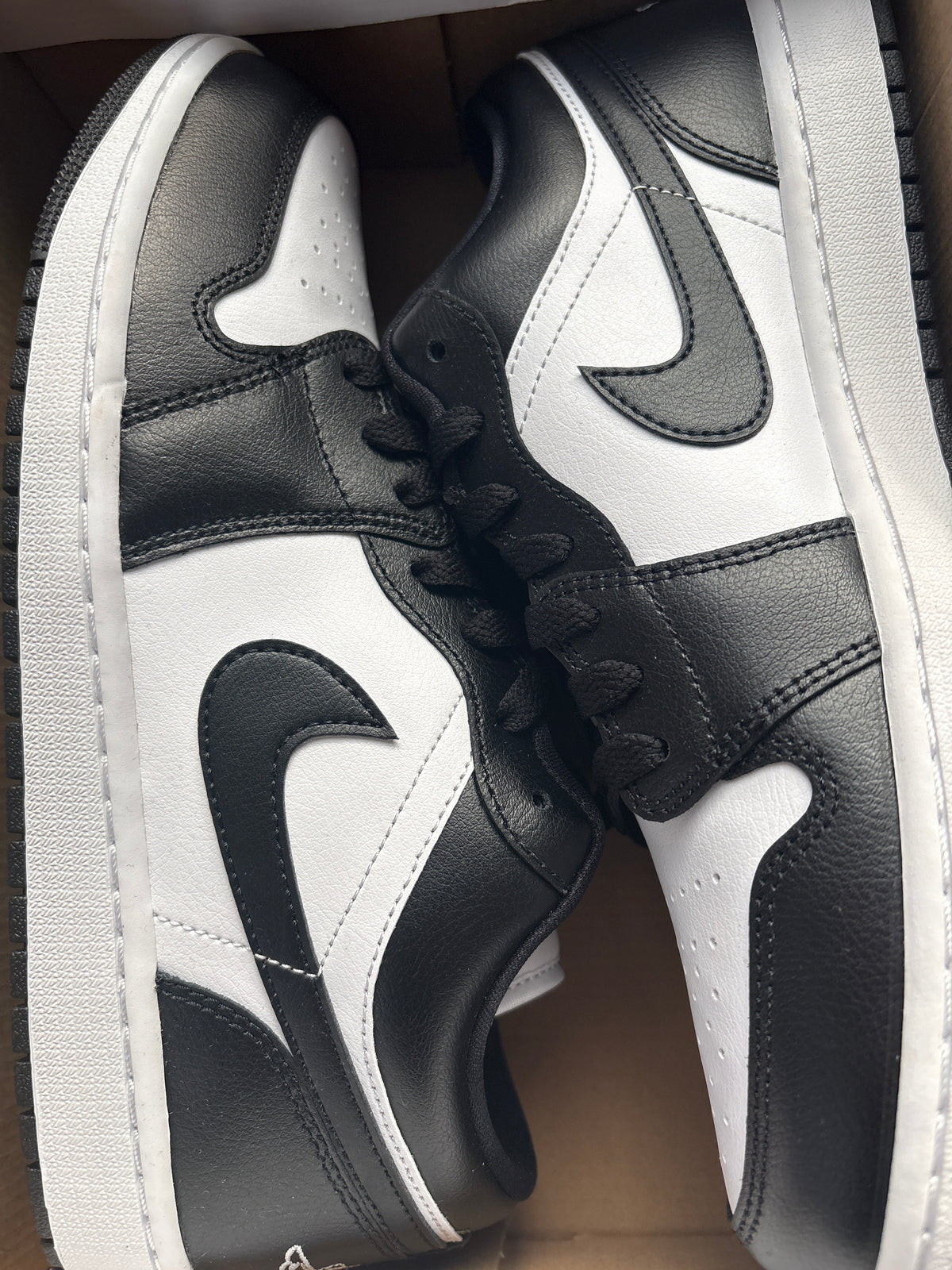 Air Jordan 1 Low in schwarz/weiss, Größe wählbar