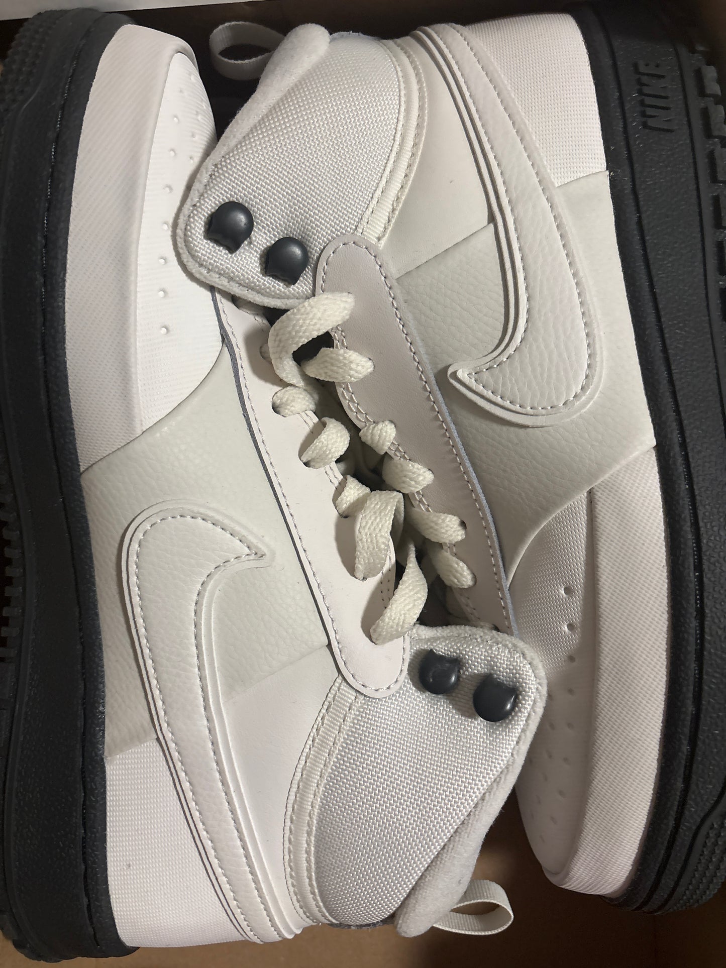 Nike Court Vision Mid, Gr. 40 in creme/schwarz
