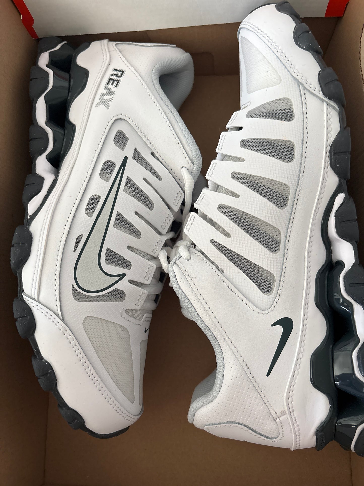 Nike Air Reax 8 TR Mesh, weiss/schwarz in Größe 42