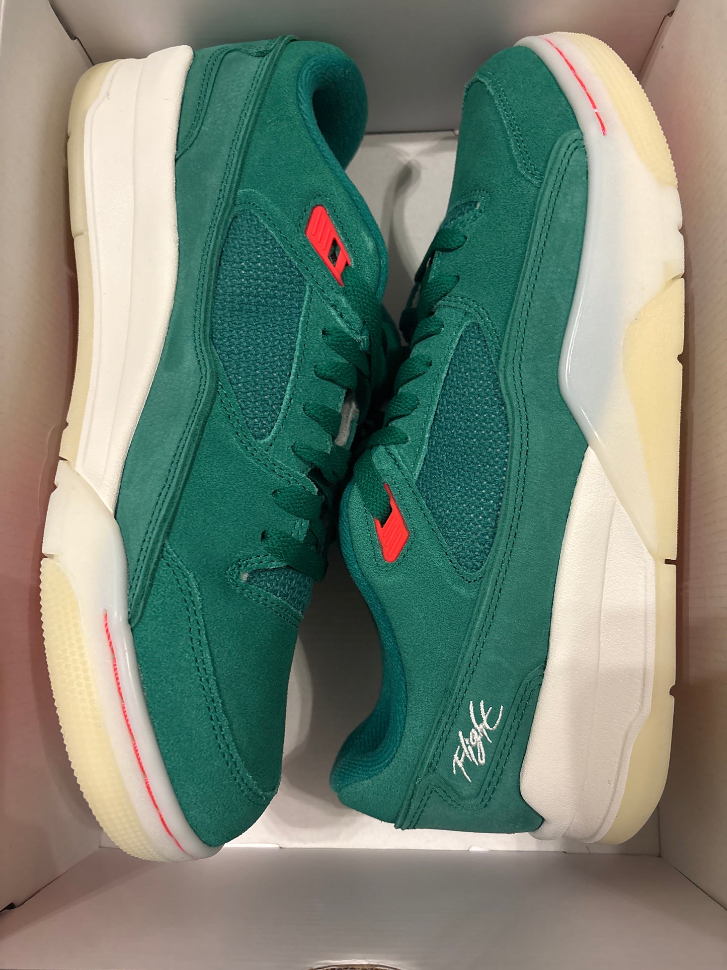 Nike Jordan Flight Court in grün, Größe wählbar