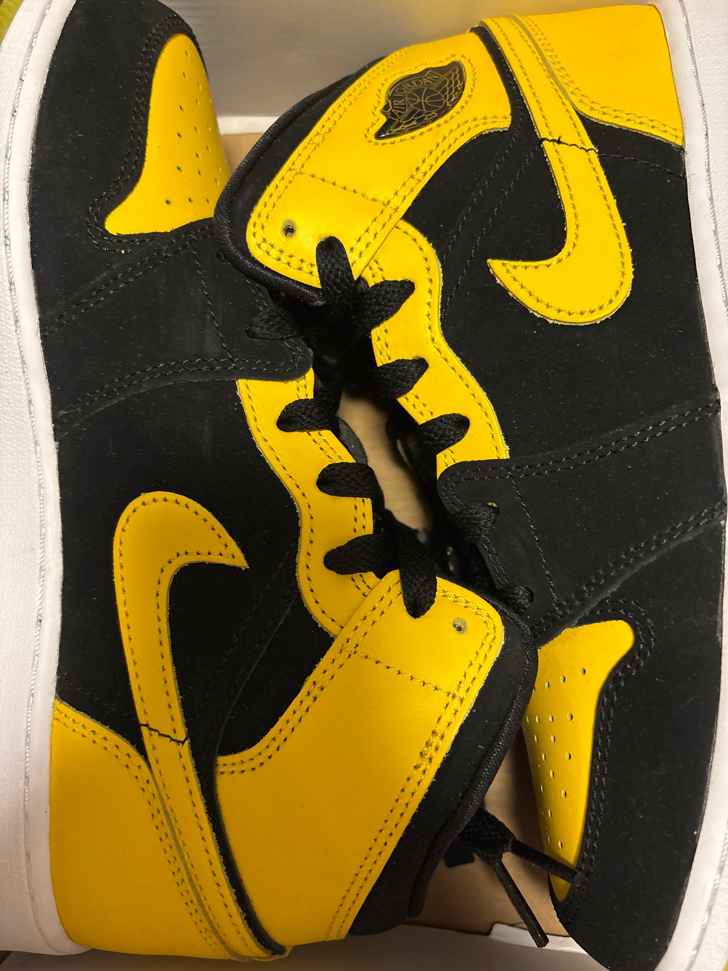 Air Jordan 1 MID, schwarz/gelb, Größe 38,5