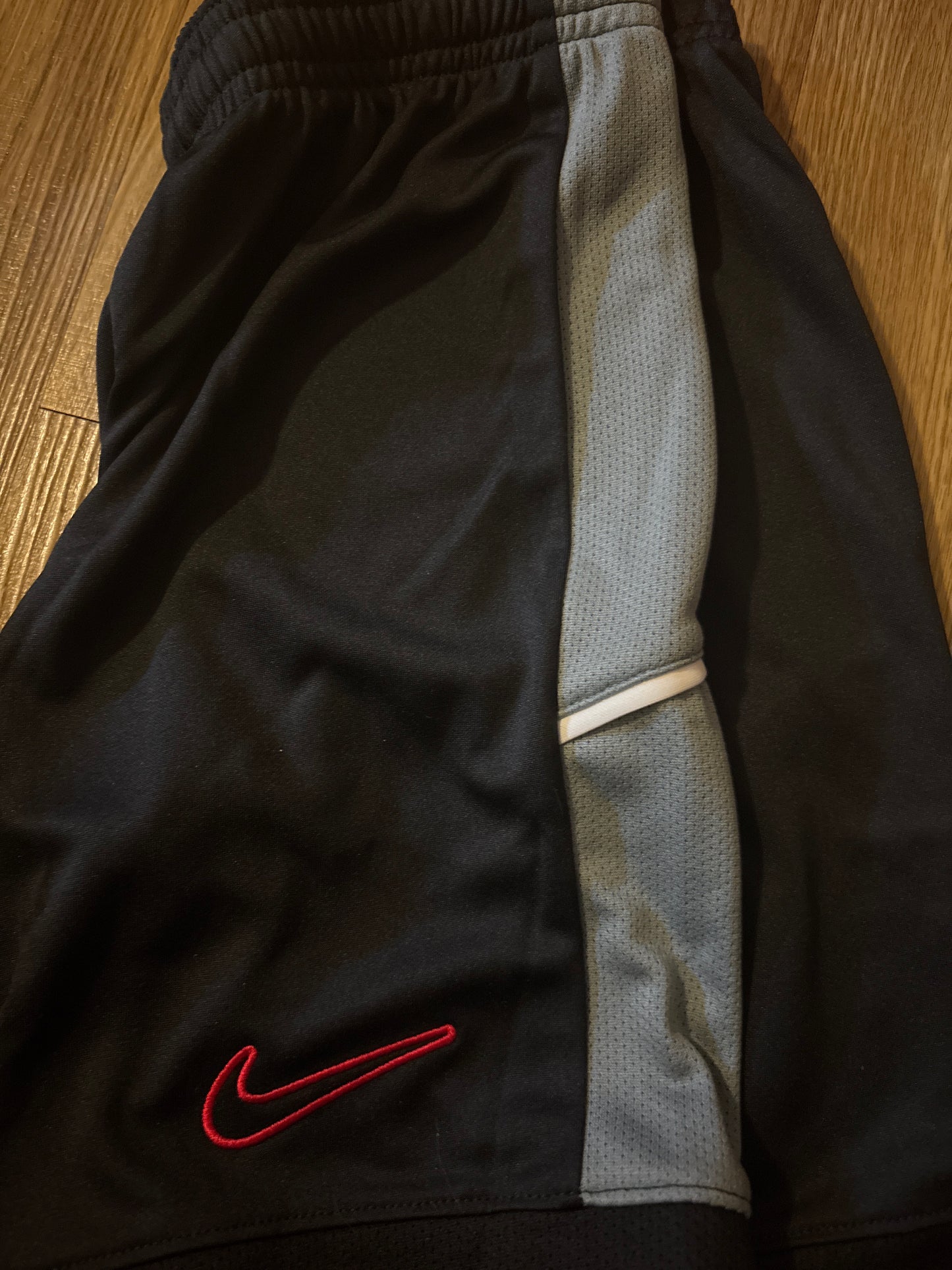 Nike Kinder kurze Hose, schwarz/grau, Größe wählbar