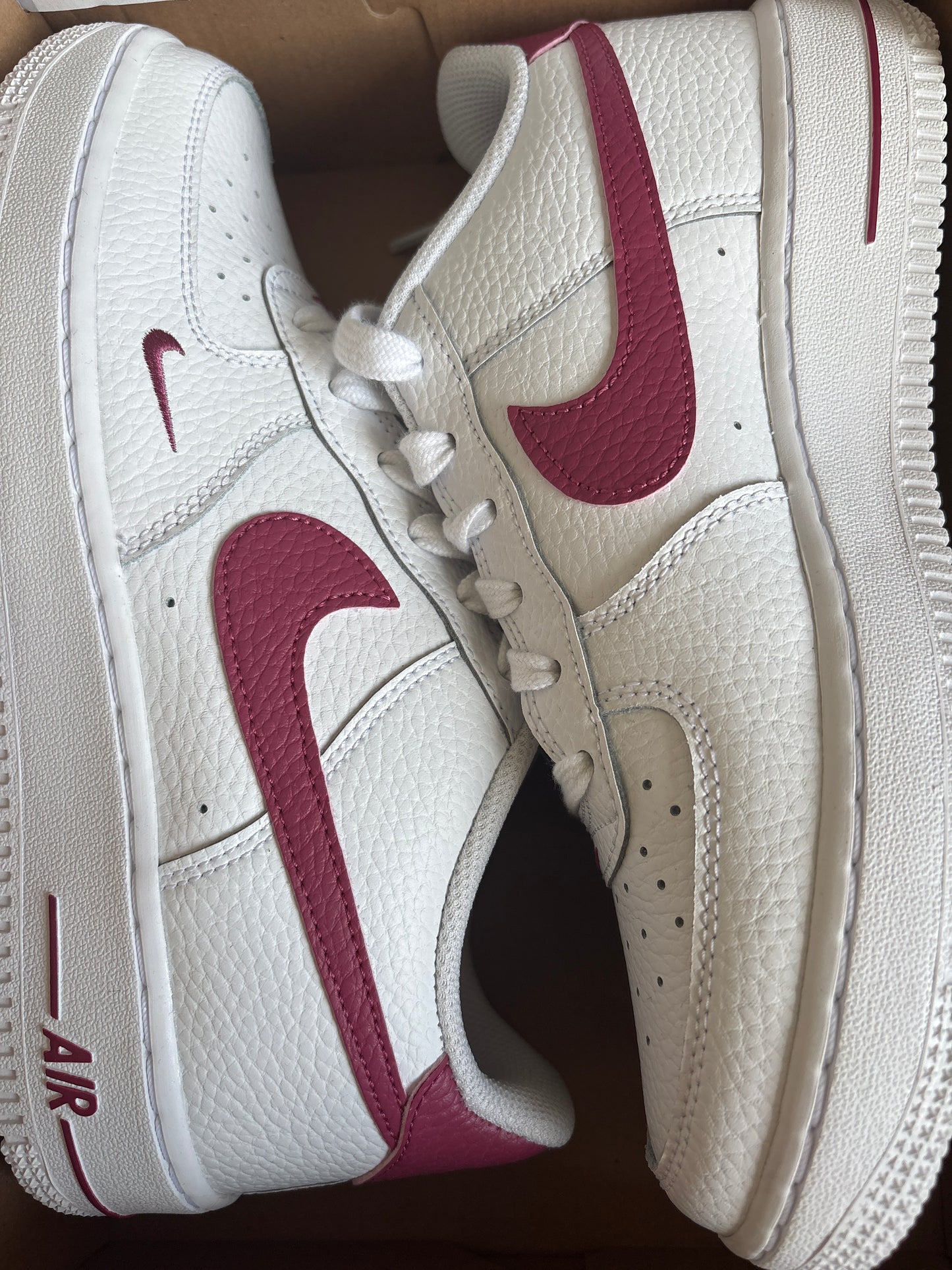 Nike Air Force 1 weiss/brombeere, Größe 39